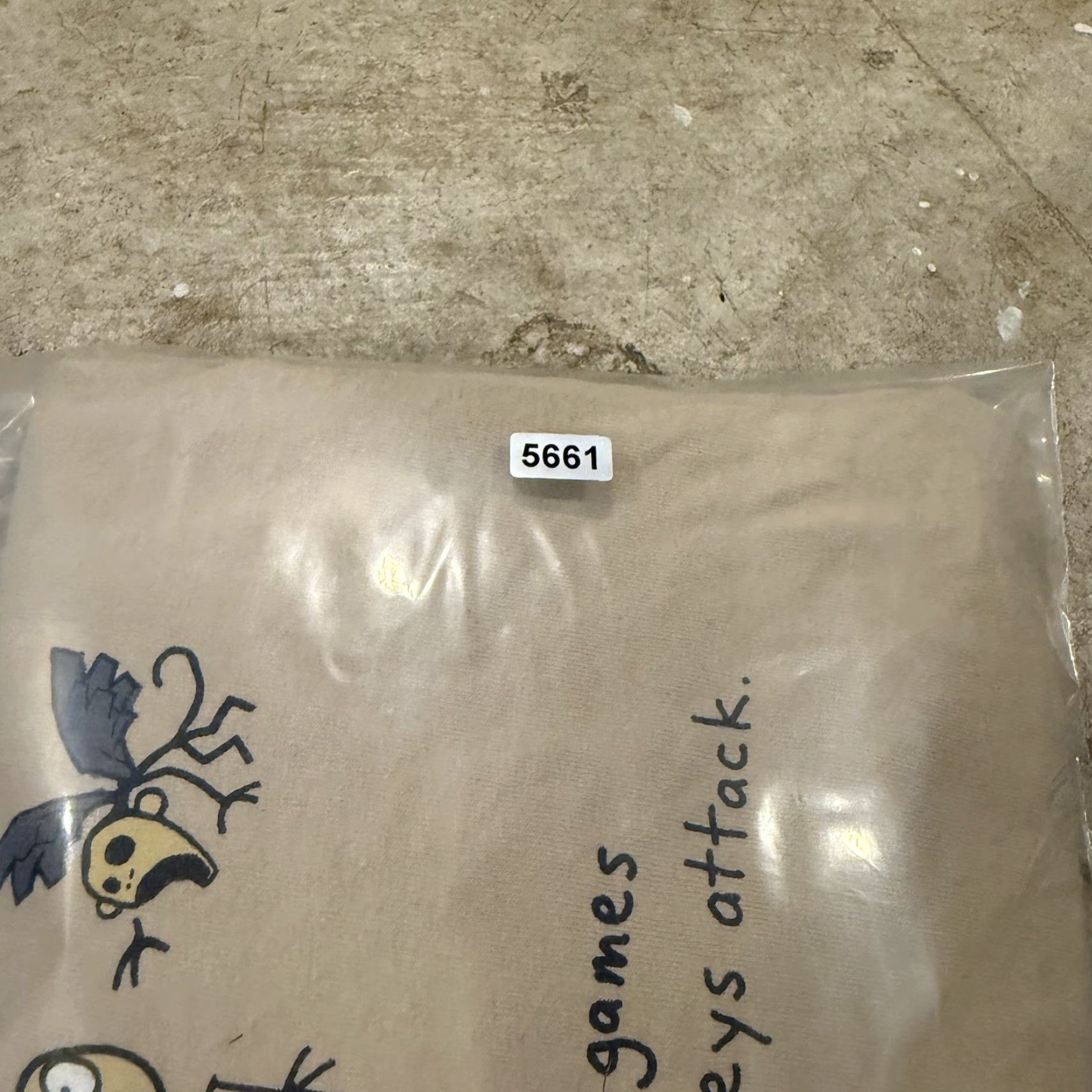 Vintage VINTAGE Y2K Flying Monkeys Attack Grunge 90s Stick Figure Humor T-Shirt Mens Large Tan Size US L / EU 52-54 / 3 - 7 Thumbnail