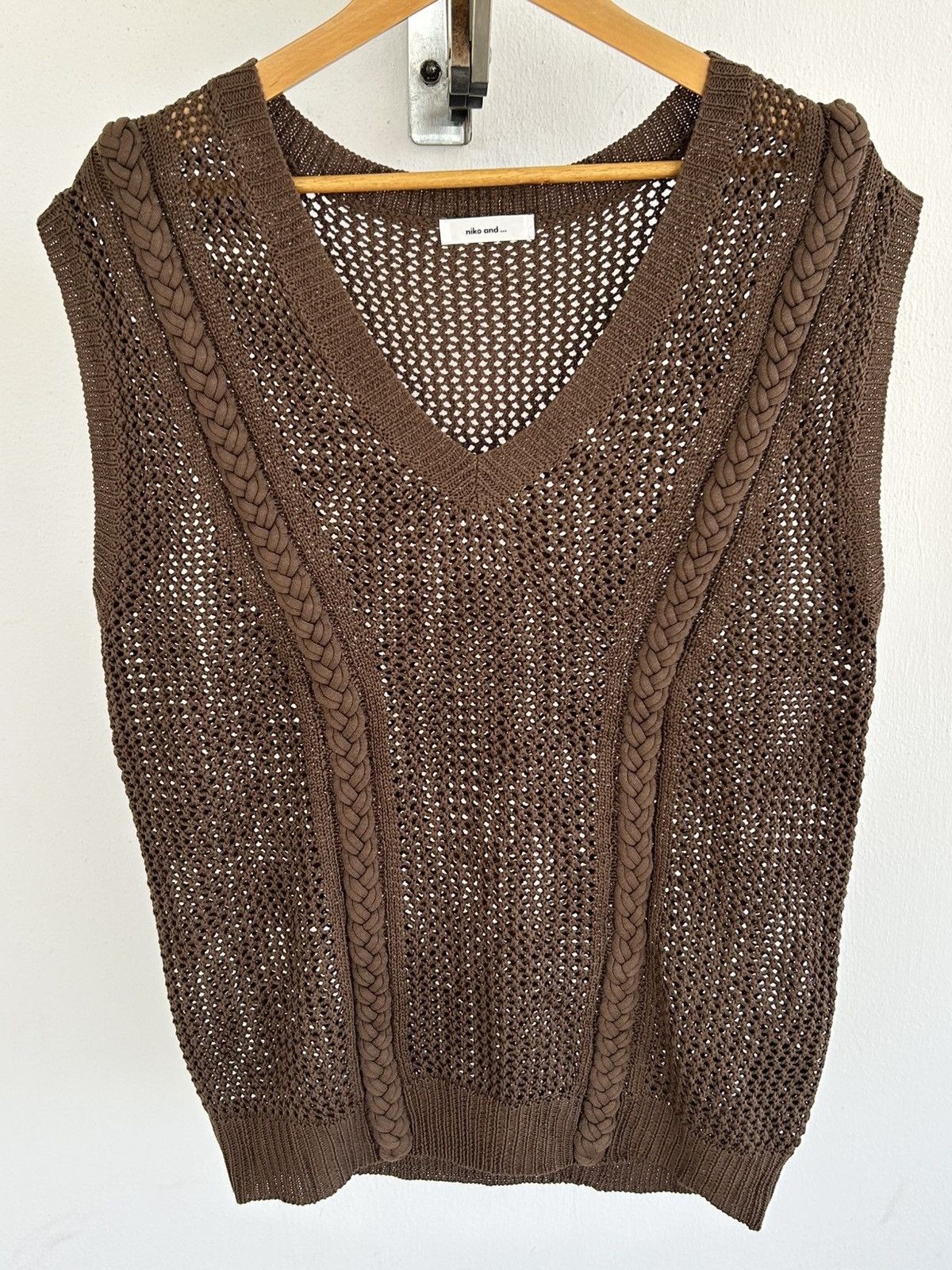 Issey Miyake Niko and... brand knit vest V-neckline Size US L / EU 52-54 / 3 - 1 Thumbnail