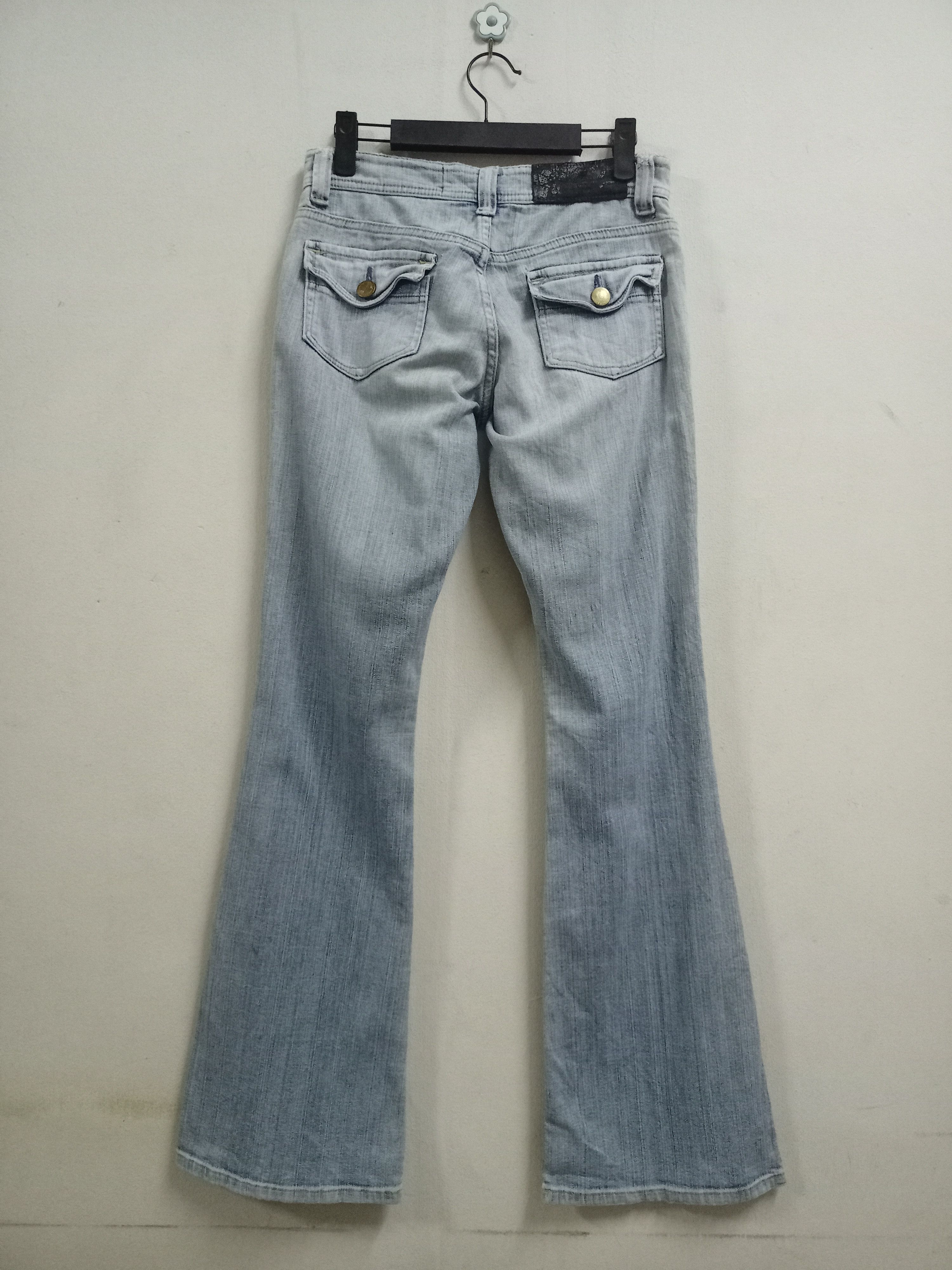 Japanese Brand Vintage Japanese Brand Blue Wash Flare Denim Bush Pants Size 28" / US 6 / IT 42 - 2 Thumbnail