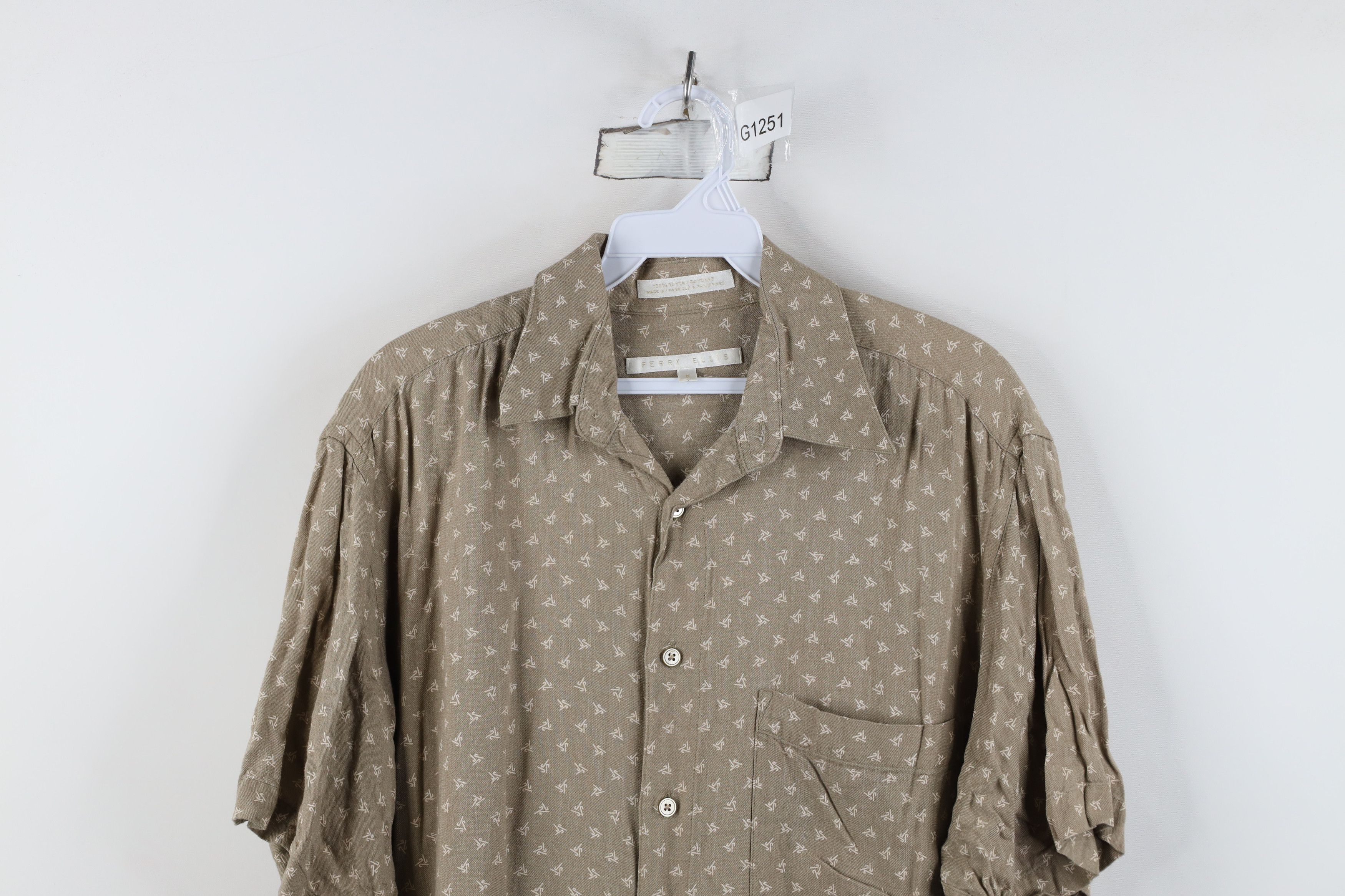 Vintage Vintage 90s Streetwear Gabardine Geometric Button Shirt Size US S / EU 44-46 / 1 - 2 Thumbnail