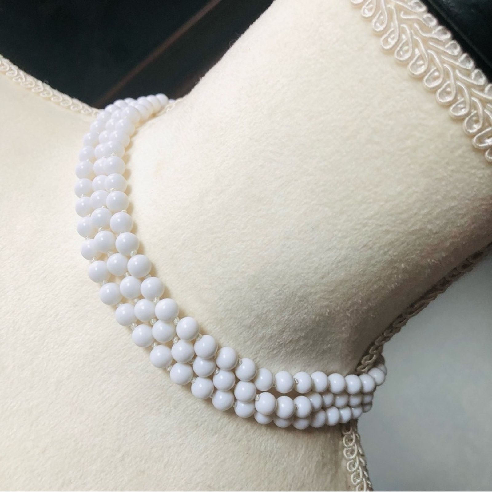 Vintage Vintage 60s white Duchess triple strand pearl necklace NWT Size ONE SIZE - 1 Thumbnail