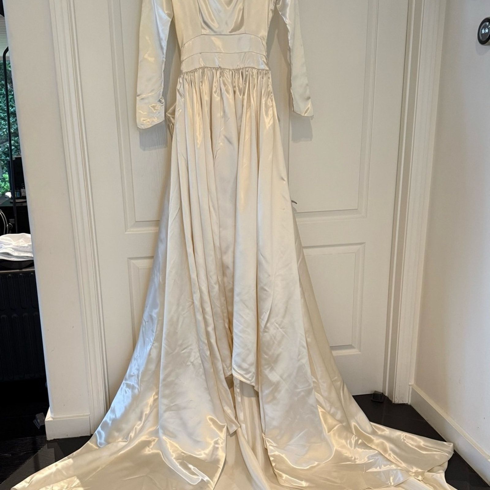Handmade VNTG 1940’s Bustle Back Satin wedding dress small Size S / US 4 / IT 40 - 15 Thumbnail