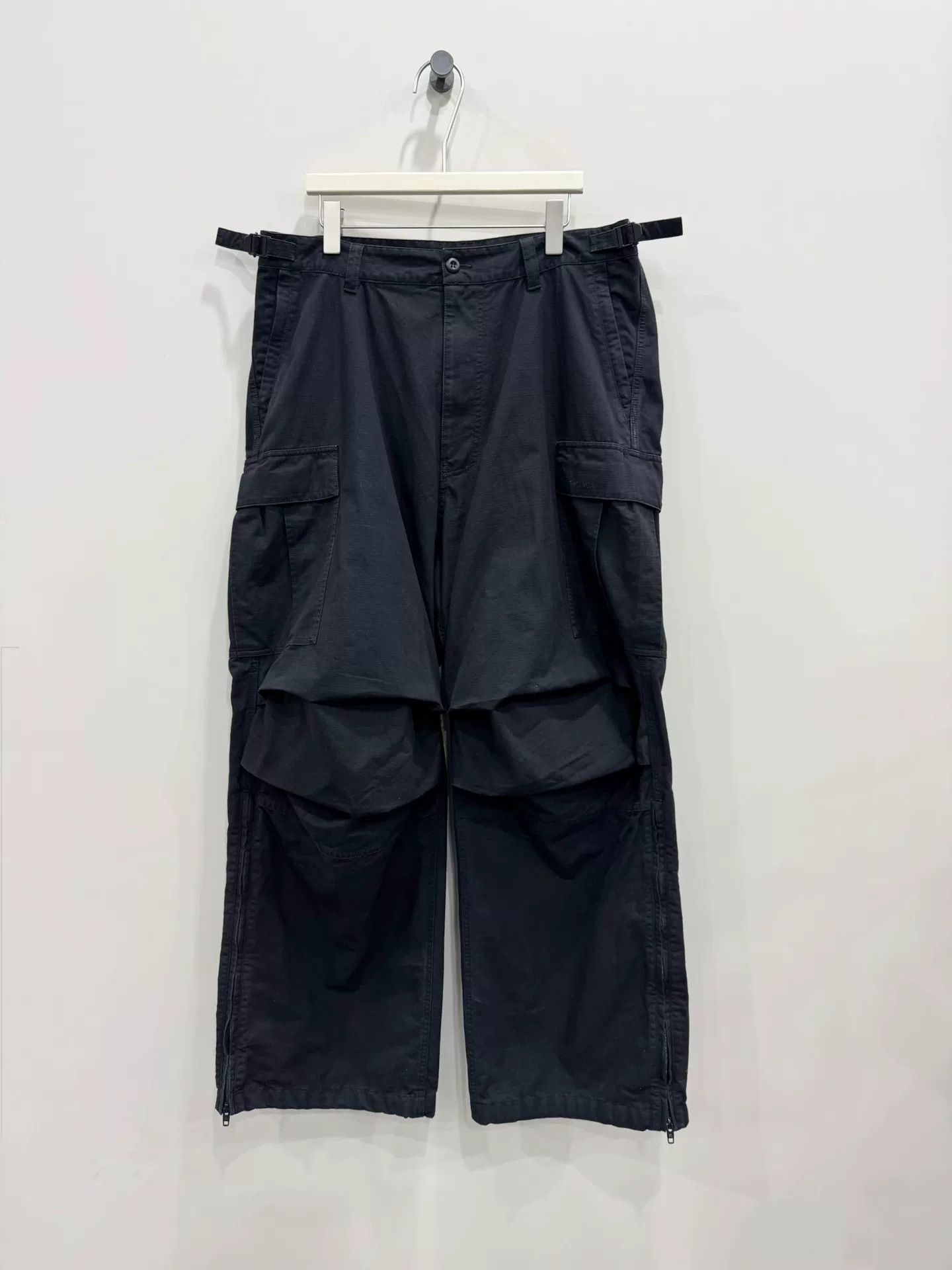 Balenciaga balenciaga pulled cargo pants size 50 Size US 31 - 1 Thumbnail