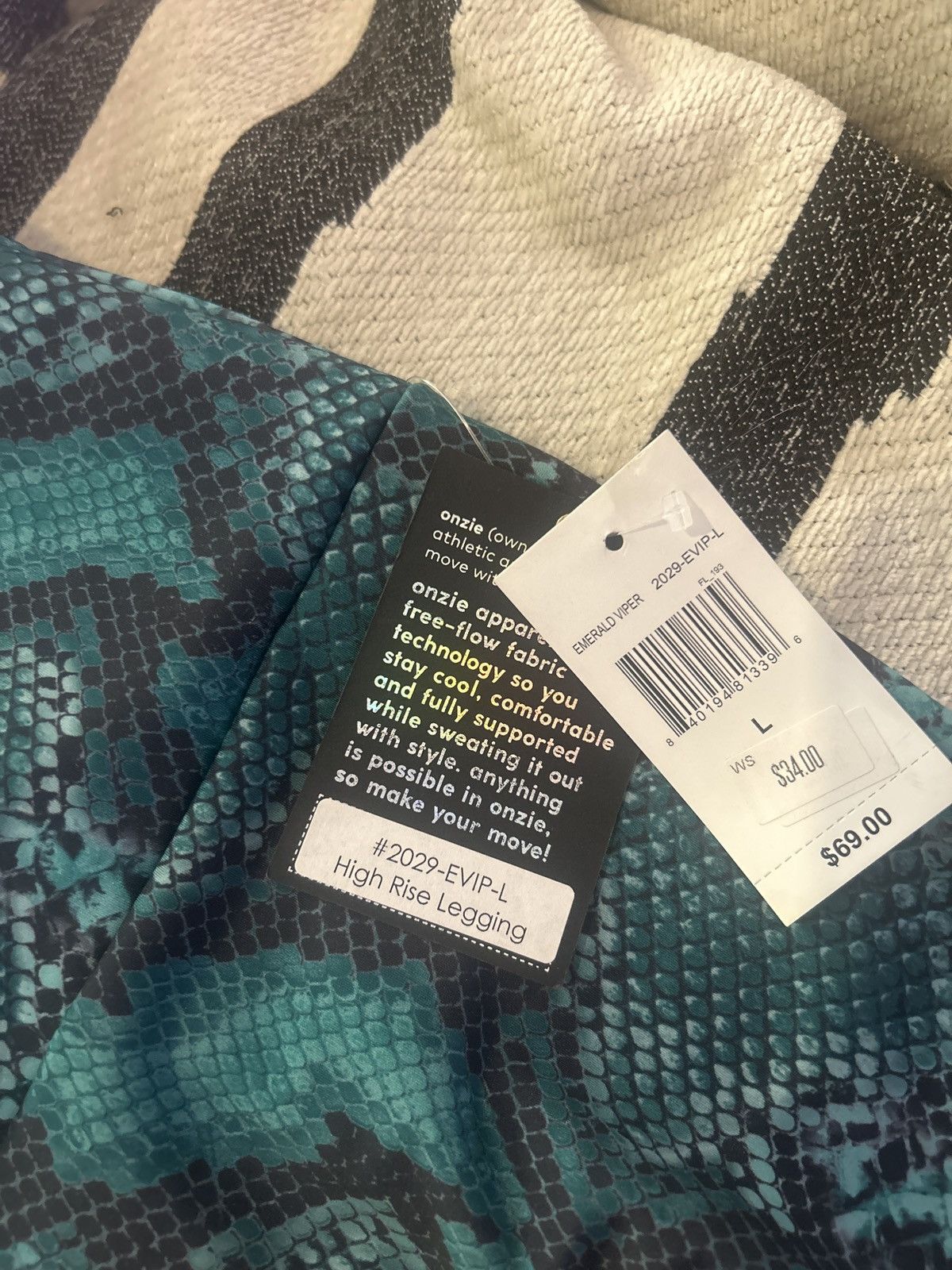 Lululemon Onzie (similar to LULU) green/black snakeskin leggings Size 34" / US 12 / IT 48 - 3 Thumbnail