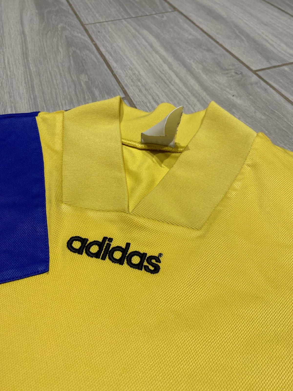 Adidas Sweden Home football 90s 1991 Soccer Sweden Template Jersey Size US S / EU 44-46 / 1 - 3 Thumbnail