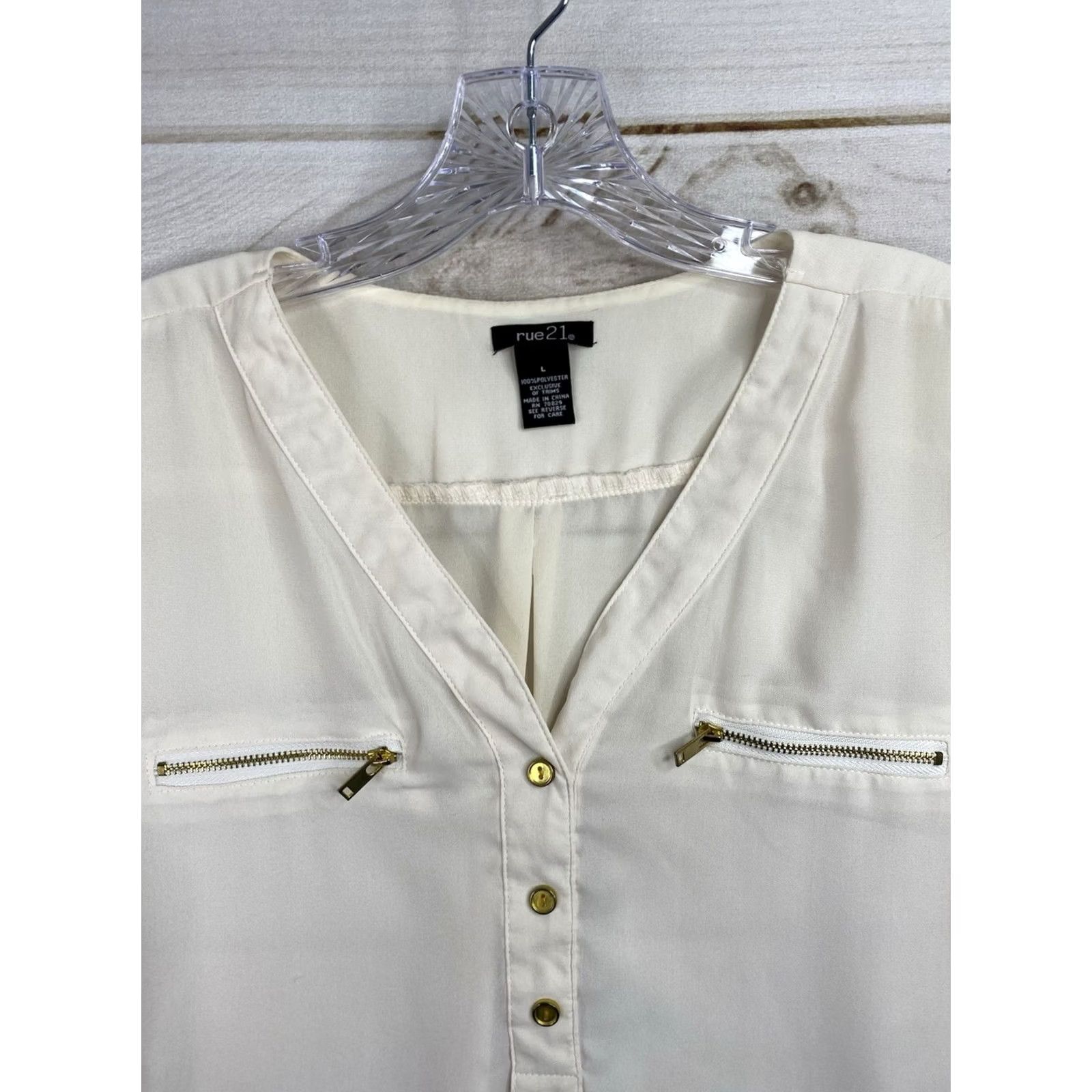 Vintage RUE21 Blouse Sz L Cream V-Neck Button Roll Tab Sleeve Polyester Bohemian Basic Womens Shirt Size L / US 10 / IT 46 - 3 Thumbnail
