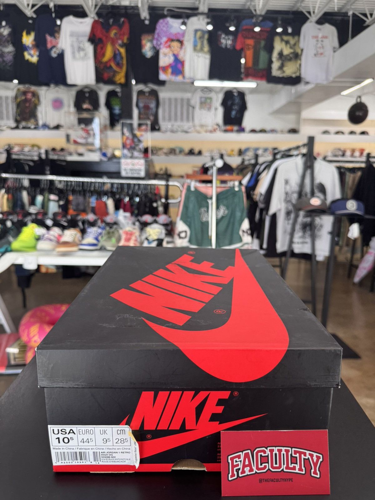 Jordan Brand Air Jordan 1 High Spider-Man Origin Story Size 10.5 (2018) Size US 10.5 / EU 43-44 - 13 Thumbnail