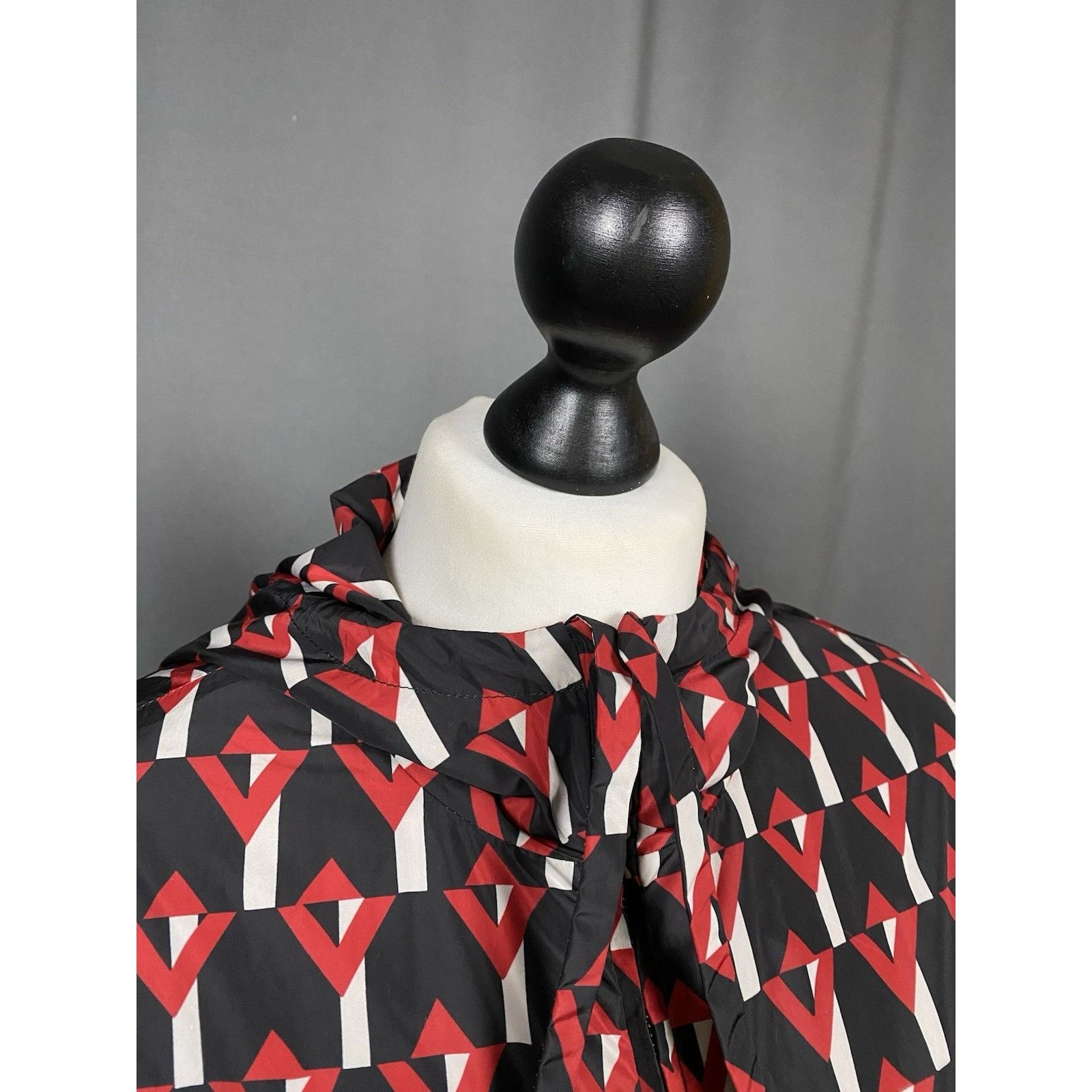 Prada MINT! Prada Women's Black Red Geometric Pattern Windbreaker Size XS / US 0-2 / IT 36-38 - 6 Thumbnail