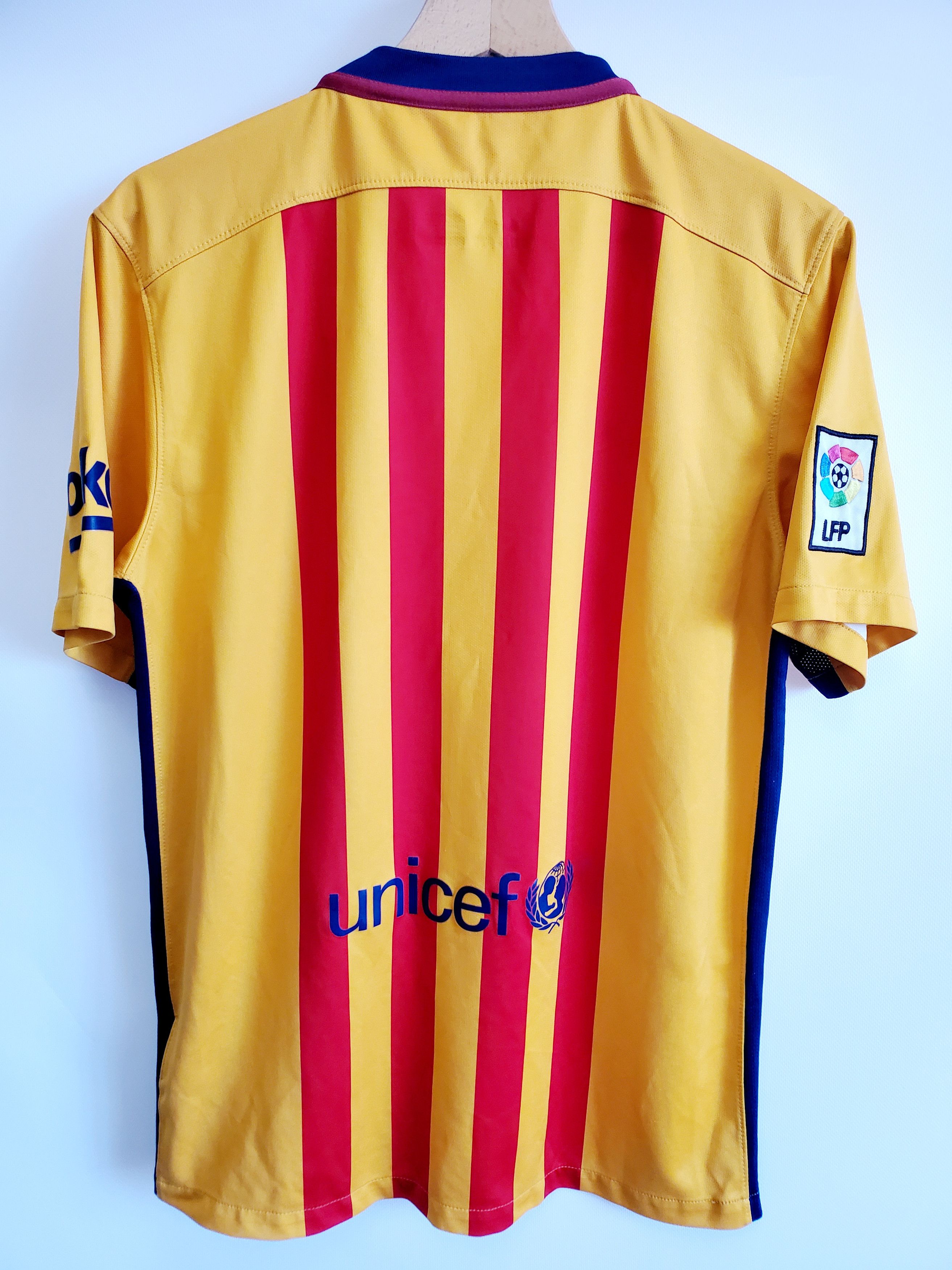 Nike Barcelona Jersey 2015 2016 Away Size M ideal condition Size US M / EU 48-50 / 2 - 6 Thumbnail