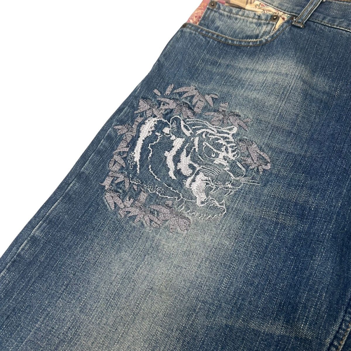 Karakuri Tamashii 512 Karakuri Tamashii jeans embroidered denim blue archive Size US 33 - 17 Thumbnail