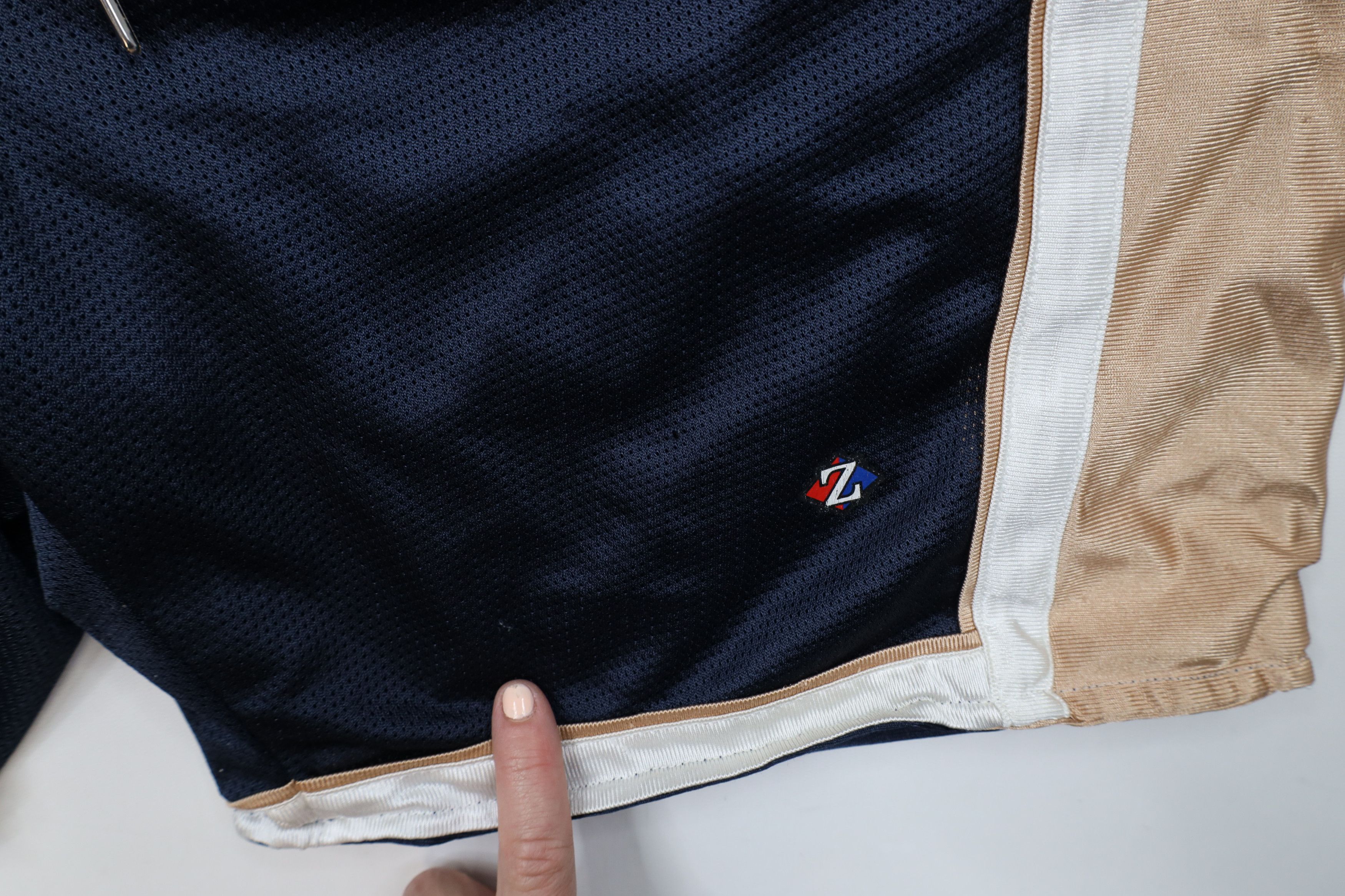 Vintage Vintage 90s Streetwear Reversible Above Knee Gym Shorts Size US 34 / EU 50 - 11 Thumbnail
