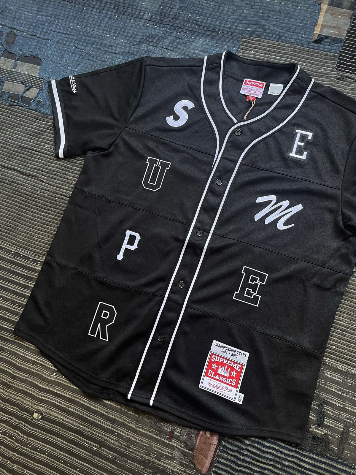 Image of Mitchell Ness x Mlb Supreme Mitchell & Ness Championship Patch Basebal Jersey XL in Black/White