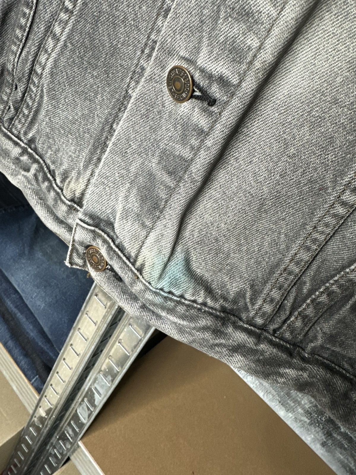 Levi's Vintage Levi’s Grey Distressed Washed Trucker Denim Jacket Size US L / EU 52-54 / 3 - 7 Thumbnail