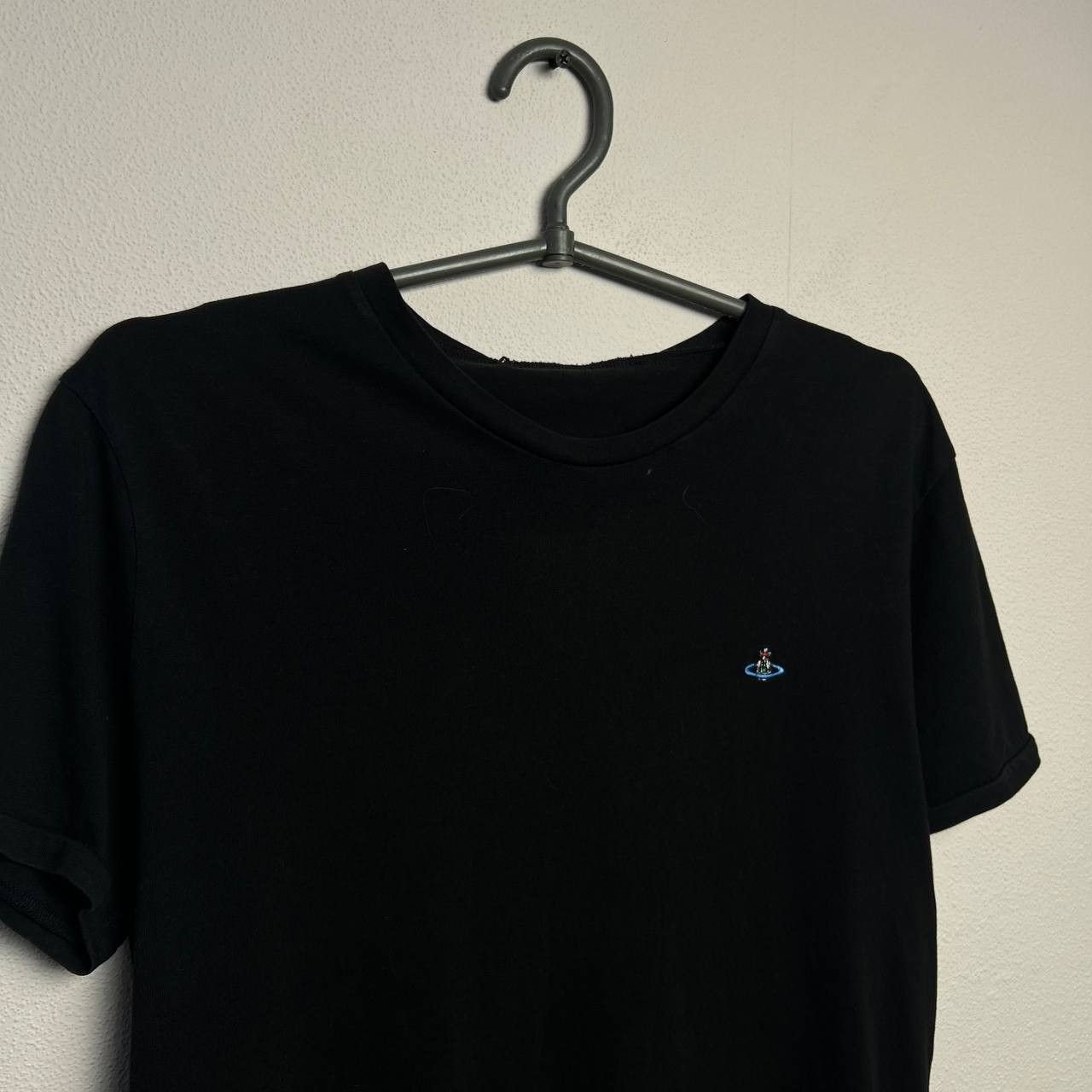 Vivienne Westwood Luxury Vivienne Westwood small logo basic streetwear tee Size US M / EU 48-50 / 2 - 2 Thumbnail