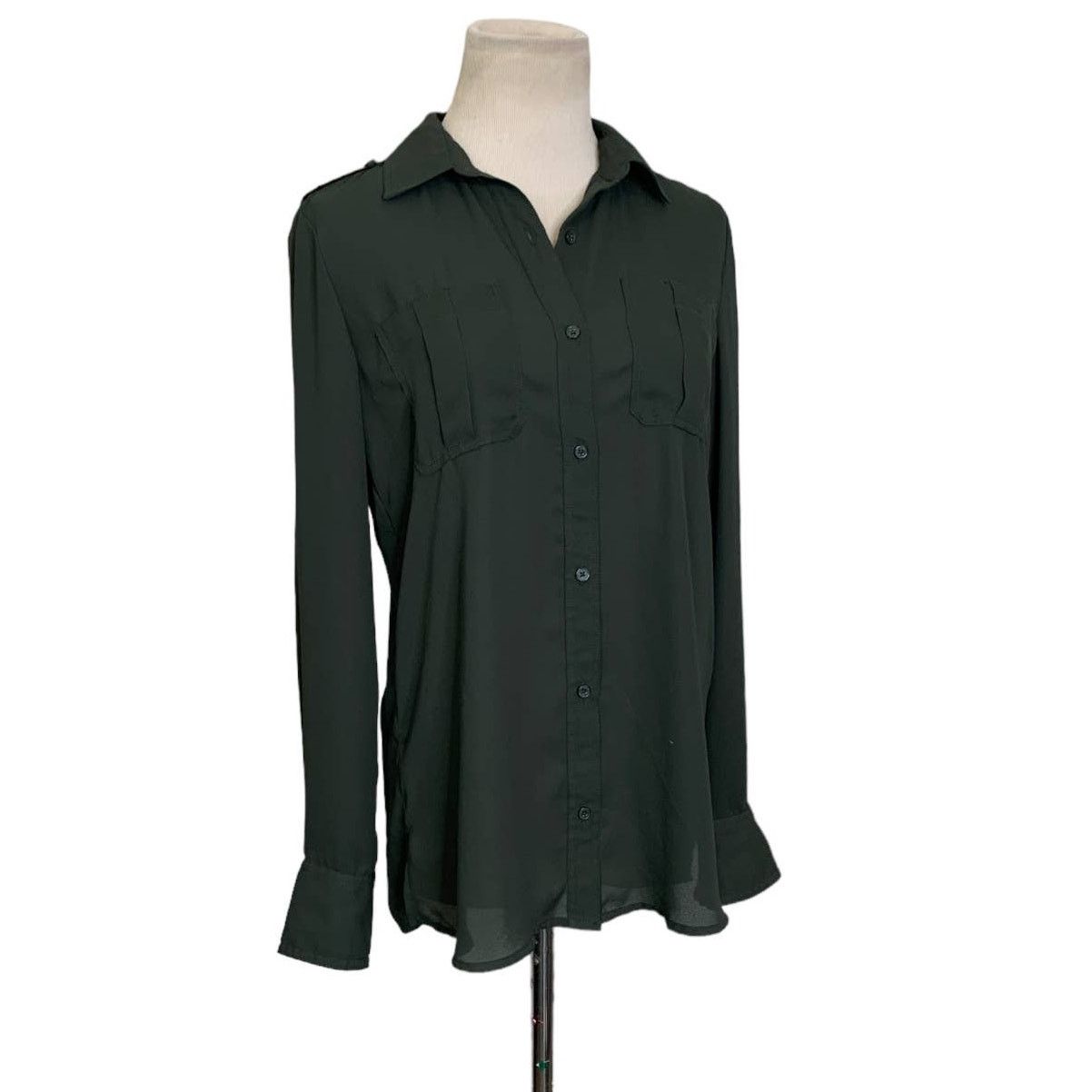 Banana Republic Banana Republic green long sleeves buttoned blouse size XS Size XS / US 0-2 / IT 36-38 - 6 Thumbnail