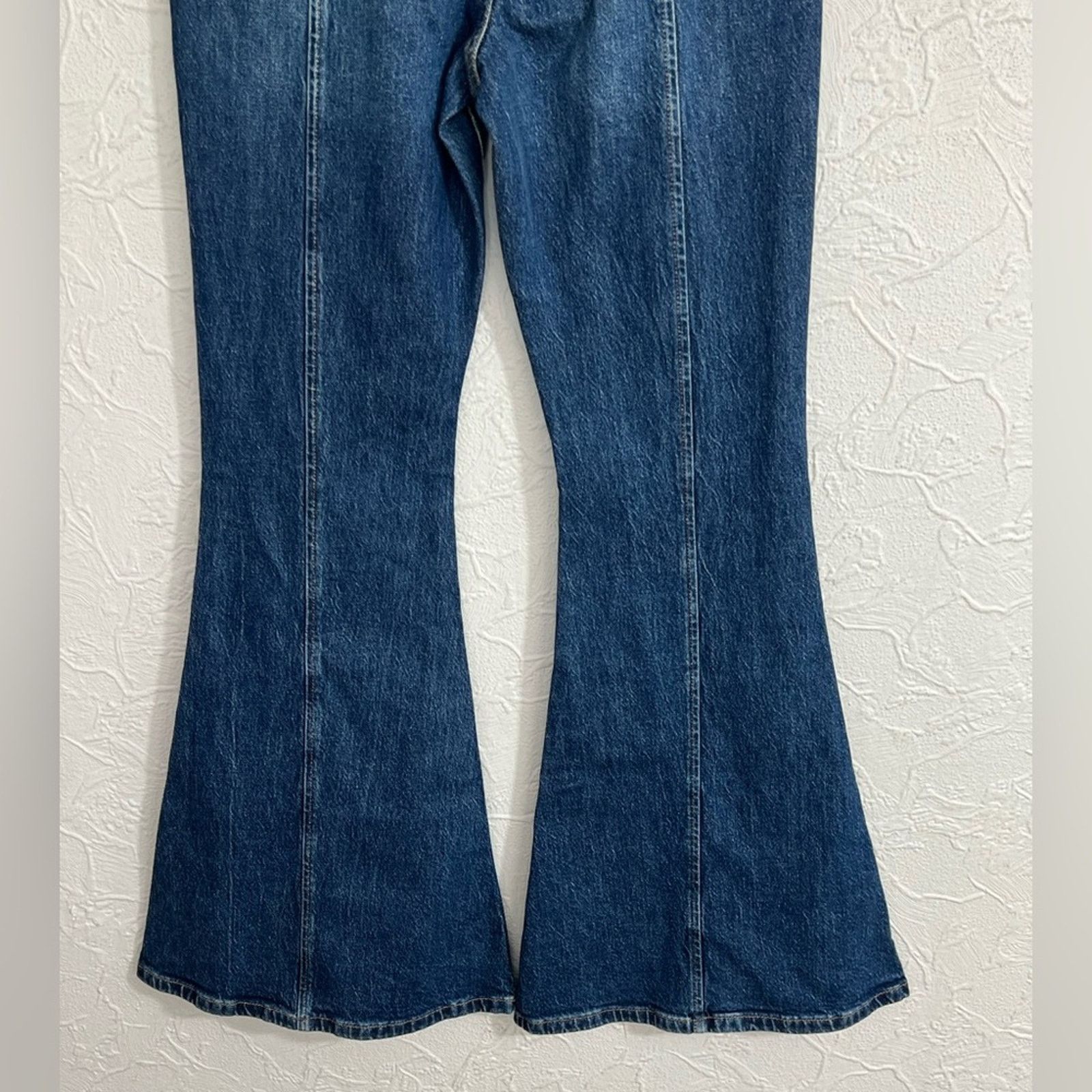 Forever 21 Forever 21 Women’s Premium Flare Jean 27x32 High Rise NWT Size 27" / US 4 / IT 40 - 7 Thumbnail
