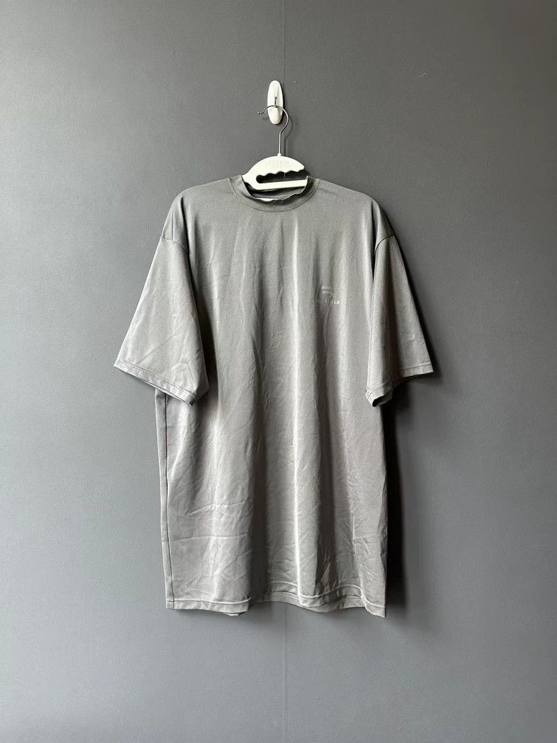 Balenciaga Balenciaga Silver Short Sleeve Size US S / EU 44-46 / 1 - 1 Thumbnail