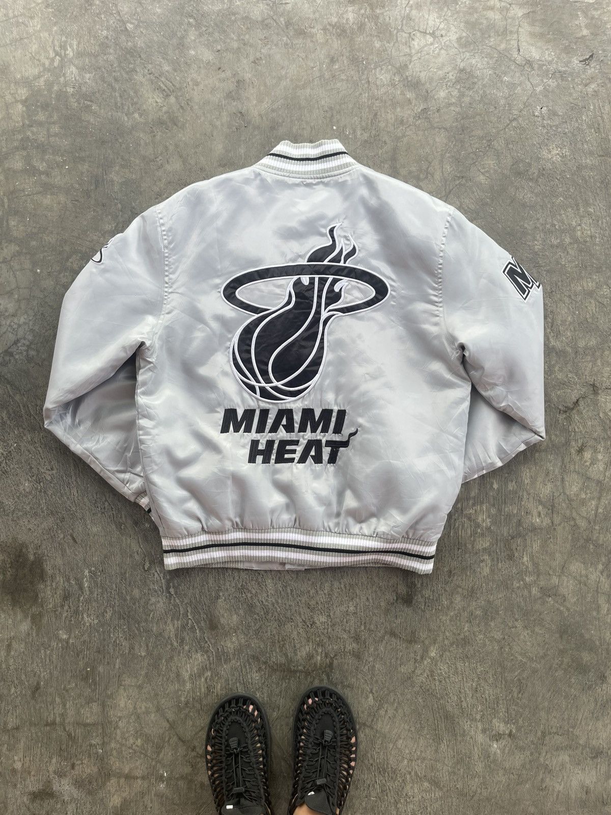 JH Design VARSITY JH DESIGN MIAMI HEAT Size US L / EU 52-54 / 3 - 7 Thumbnail