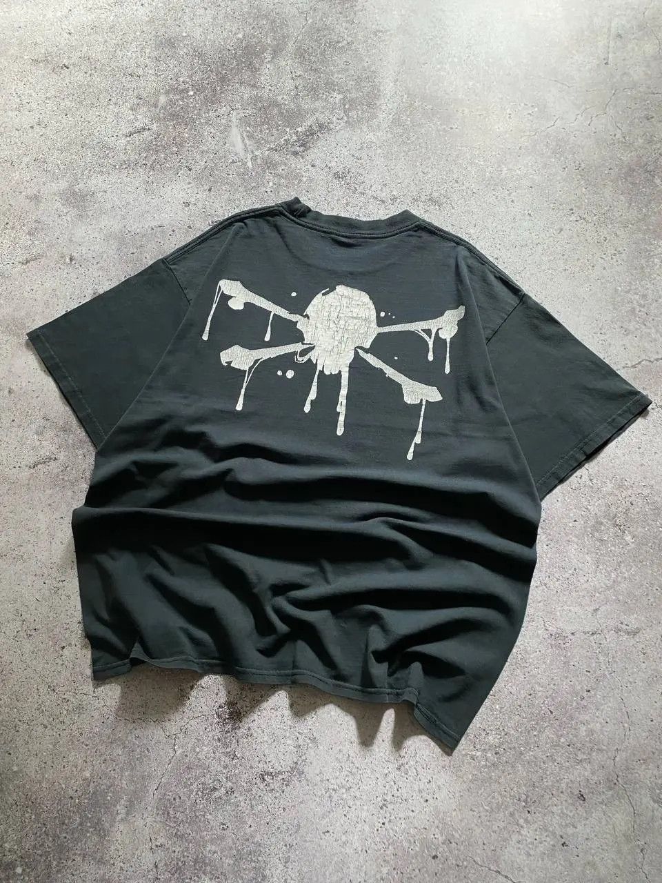 Vintage VINTAGE 90s VINCE NEIL MOTLEY CRUE BONES ILLEGAL FADED TEE Size US XL / EU 56 / 4 - 6 Thumbnail