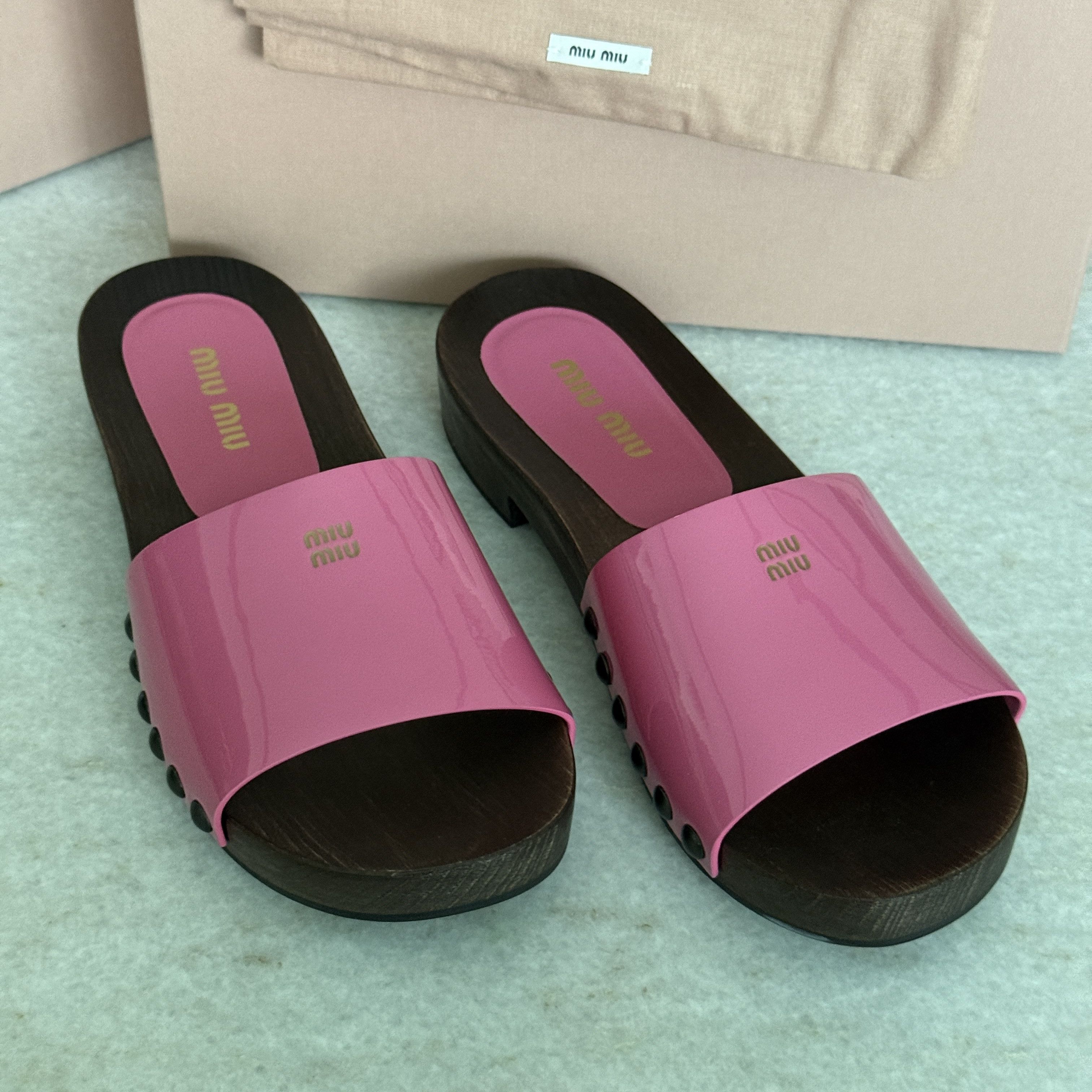 Miu Miu MIU MIU 5Z425E Fuschia Patent Leather Clogs. 36 Sandals Size US 6 / IT 36 - 3 Thumbnail
