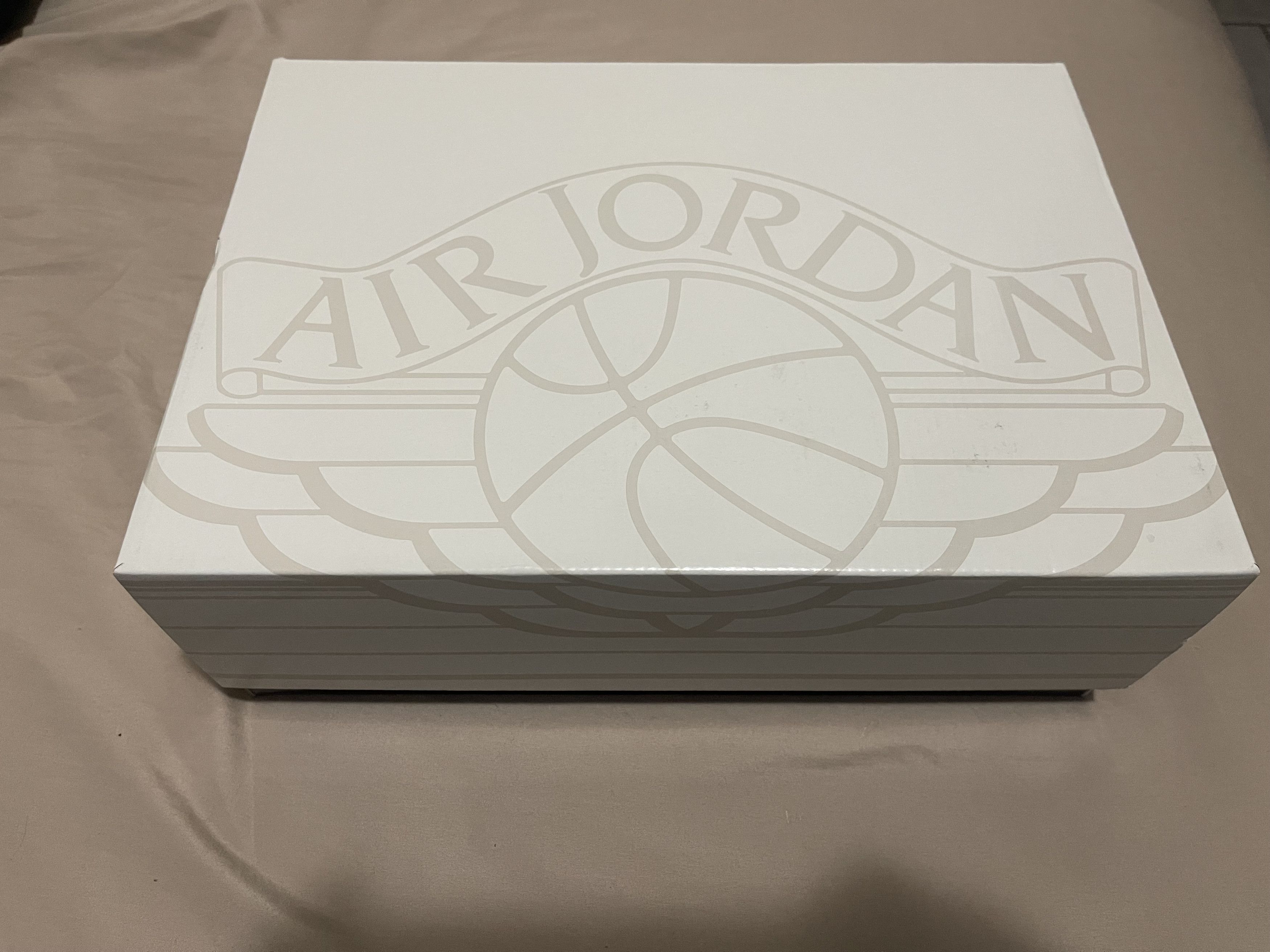 Jordan Brand Air Jordan Retro 2 Chicago Size US 9.5 / EU 42-43 - 1 Thumbnail