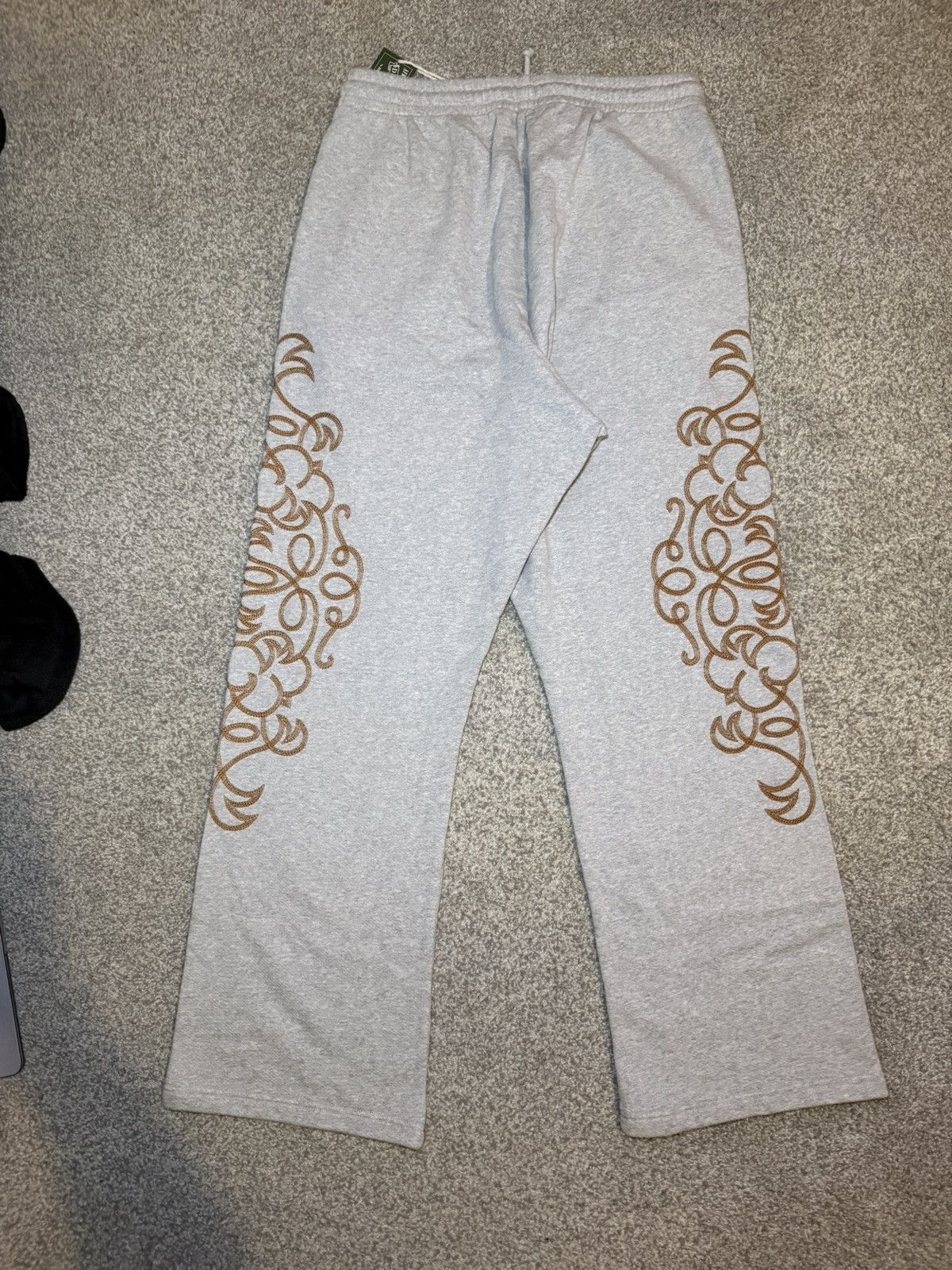 DENIM TEARS Denim Tears Western Embroidered Grey Sweatpants Size XL New Size US 36 / EU 52 - 2 Thumbnail