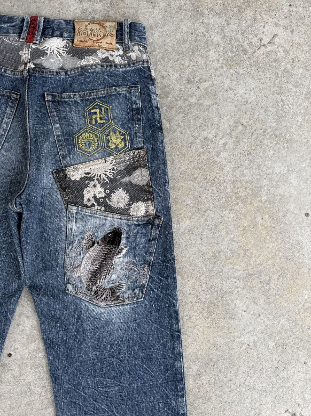 Karakuri Tamashii Karakuri Tamashii Embroidered Multipocket Distressed Size US 31 - 10 Thumbnail