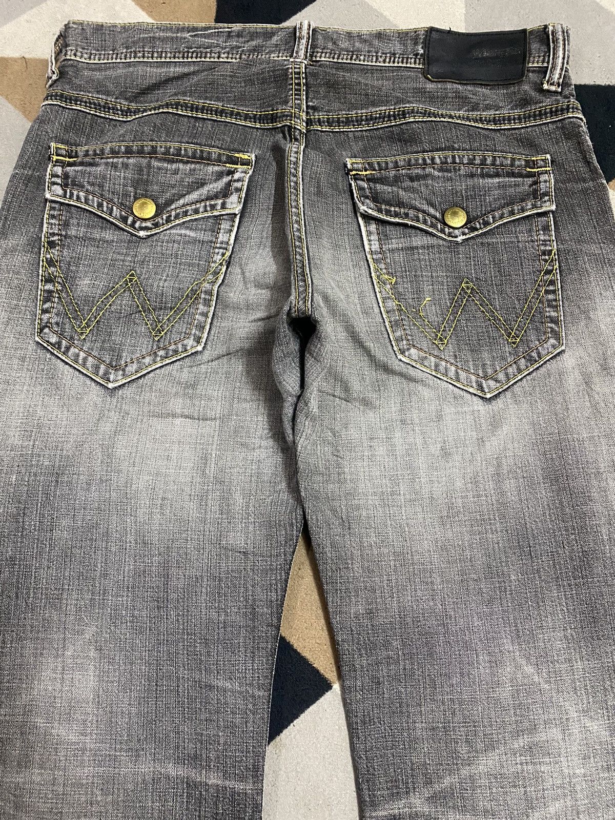 Japanese Brand Vintage Wrangler Black Denim Distressed Wide Leg Jeans Size US 35 - 4 Thumbnail