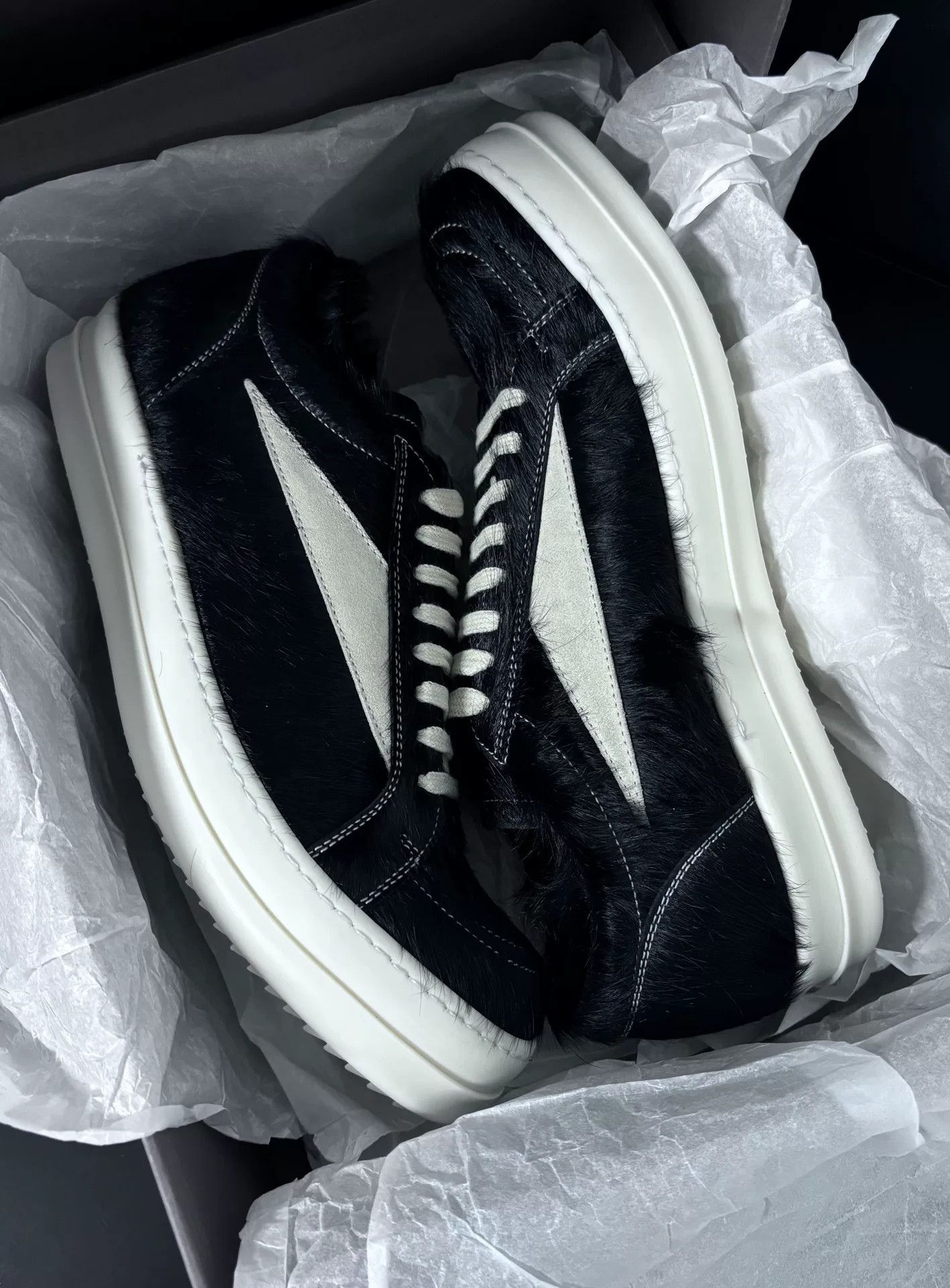 Rick Owens Rick Owens Black Lowtop Sneakers 10 Men Size US 10 / EU 43 - 1 Thumbnail