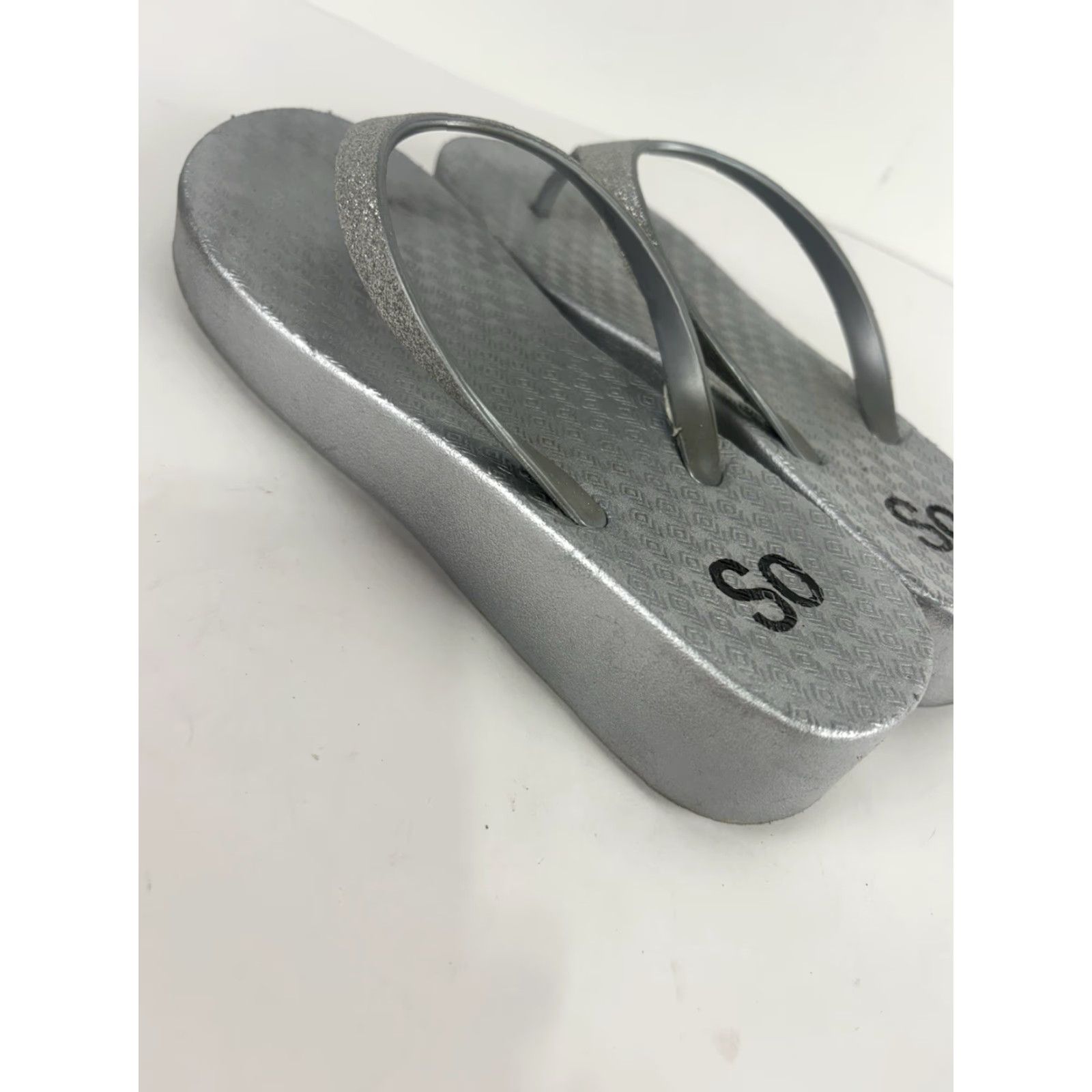 Vintage **SO Silver Glitter Sandals Women's Size 7-8** User: **SO Silver Glitter Flip Flops Women's Size 7-8** Size US 7 / IT 37 - 5 Thumbnail