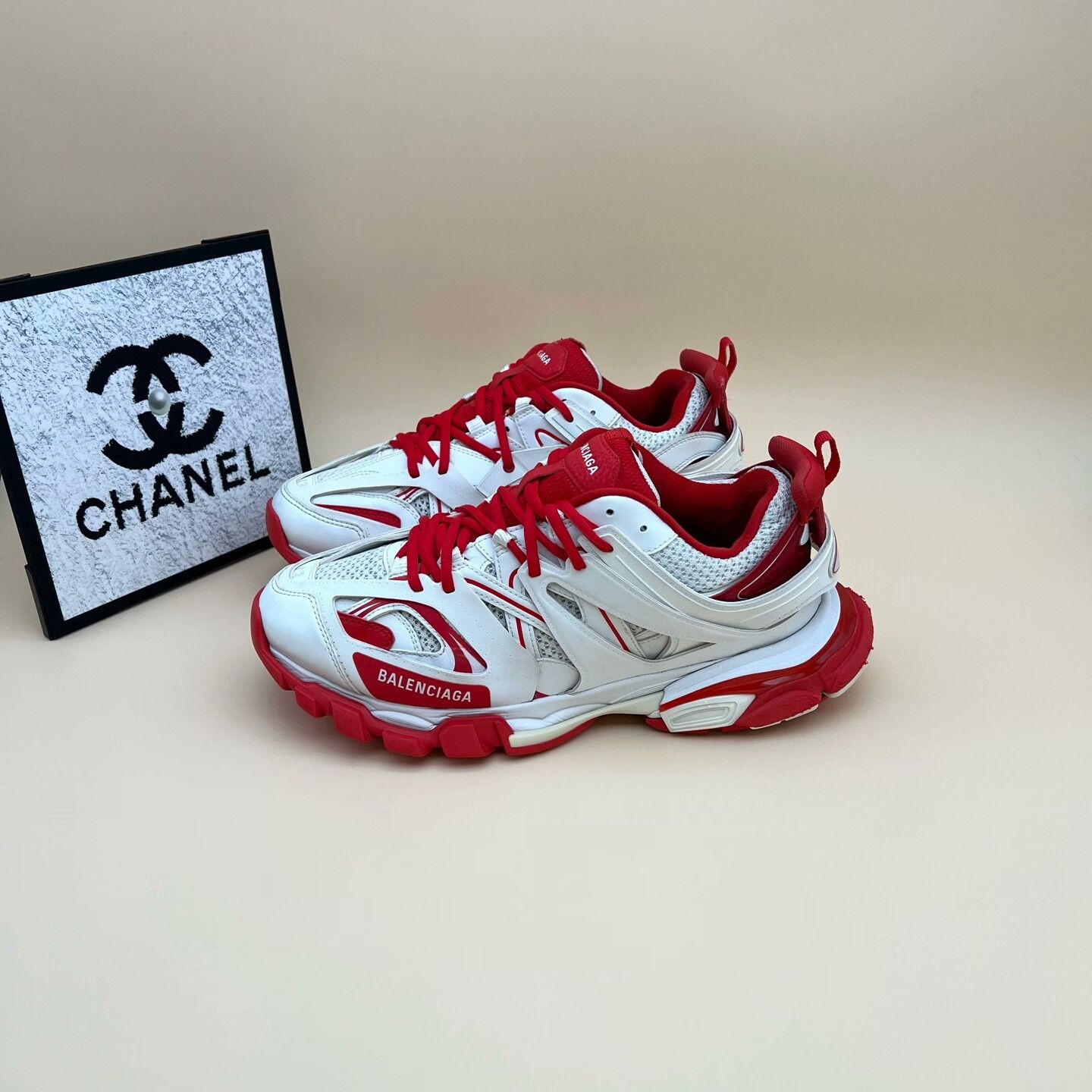 Balenciaga Balenciaga Red Lowtop Sneakers 10 Men Size US 10 / EU 43 - 1 Thumbnail