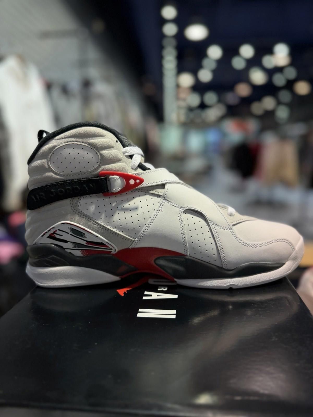 Jordan Brand Nike Air Jordan 8 Retro ‘Bugs Bunny’ (305381-100) 10 New Size US 10 / EU 43 - 5 Thumbnail