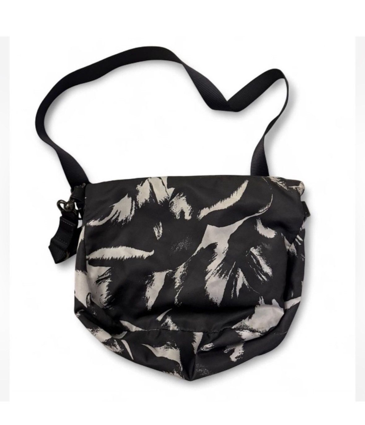 Lululemon Lululemon Black zip crossbody pouch Size ONE SIZE - 3 Thumbnail