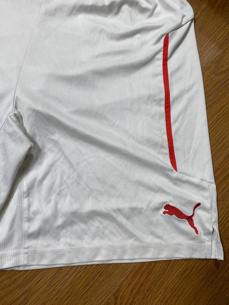Puma × Vintage Arsenal x Puma Sportswear Soccer Shorts In White Size US 32 / EU 48 - 6 Thumbnail