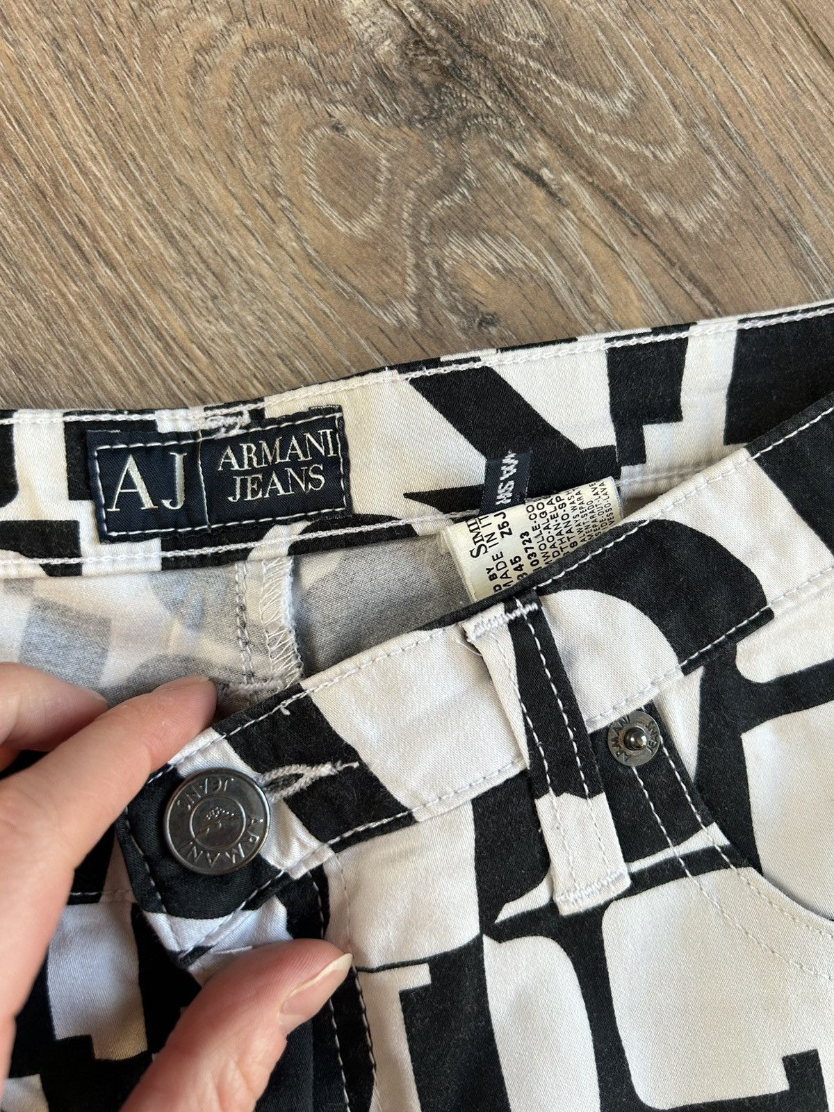 Armani Collezioni Vintage Armani Jeans monogram pats S 26 27 Size 26" / US 2 / IT 38 - 6 Thumbnail