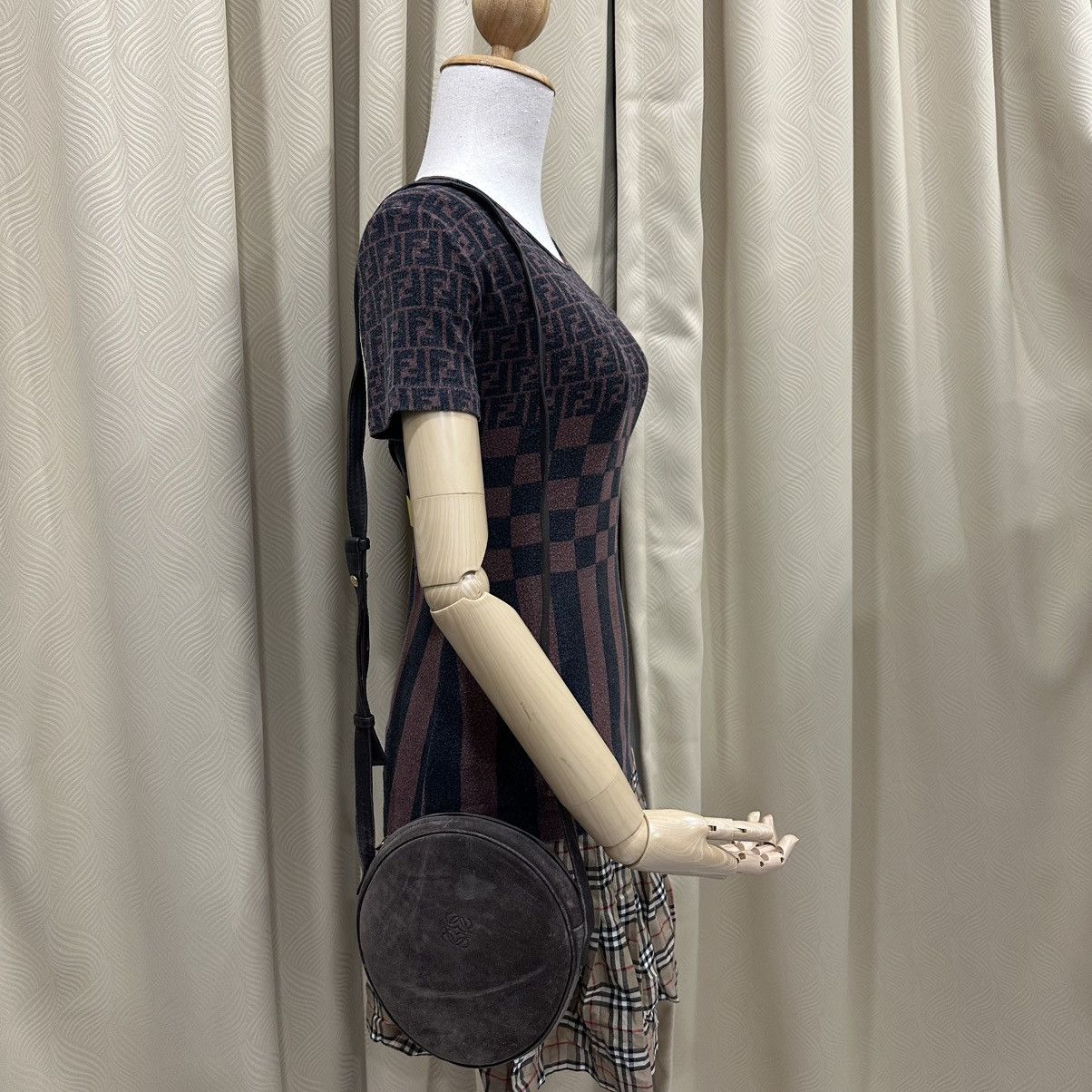 Loewe ‼️YES‼️ VINTAGE LOEWE SUEDE LEATHER CROSSBODY SLING BAG Size ONE SIZE - 1 Thumbnail