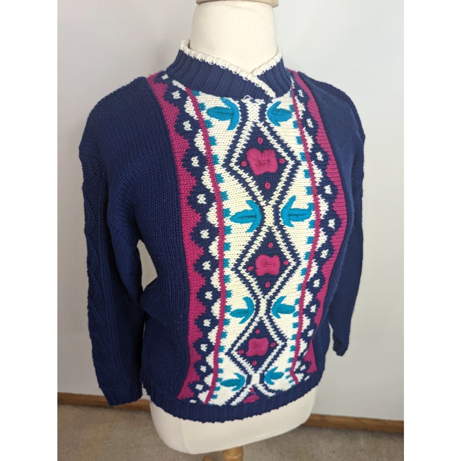 Vintage VINTAGE Women's Large Floral Embroidered Mock Neck Sweater Blue S8C Size L / US 10 / IT 46 - 2 Thumbnail