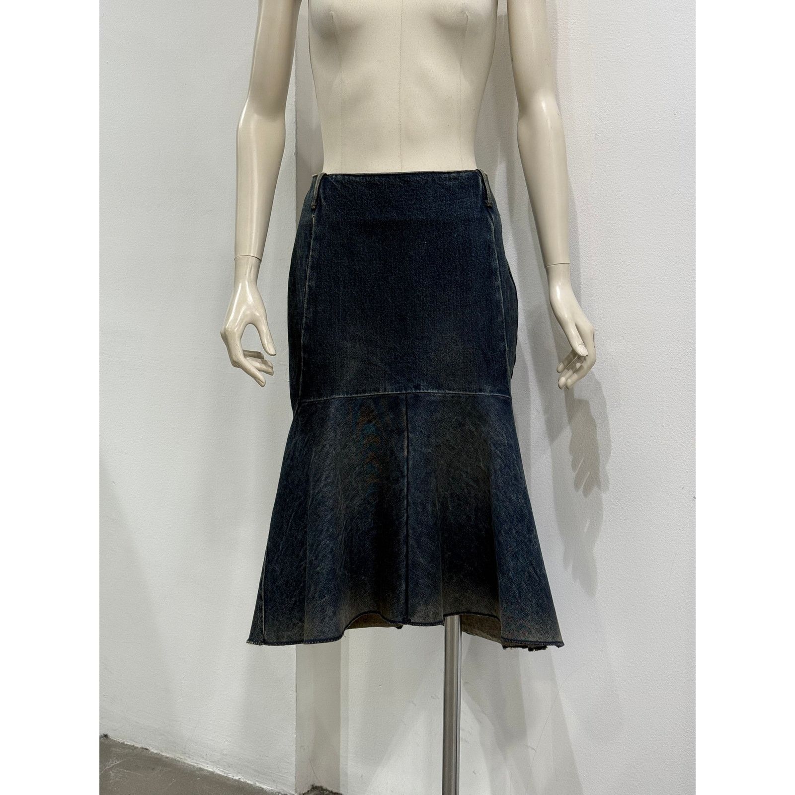 Balenciaga 2020 Balenciaga by Demna midi denim skirt Size 28" / US 6 / IT 42 - 3 Thumbnail