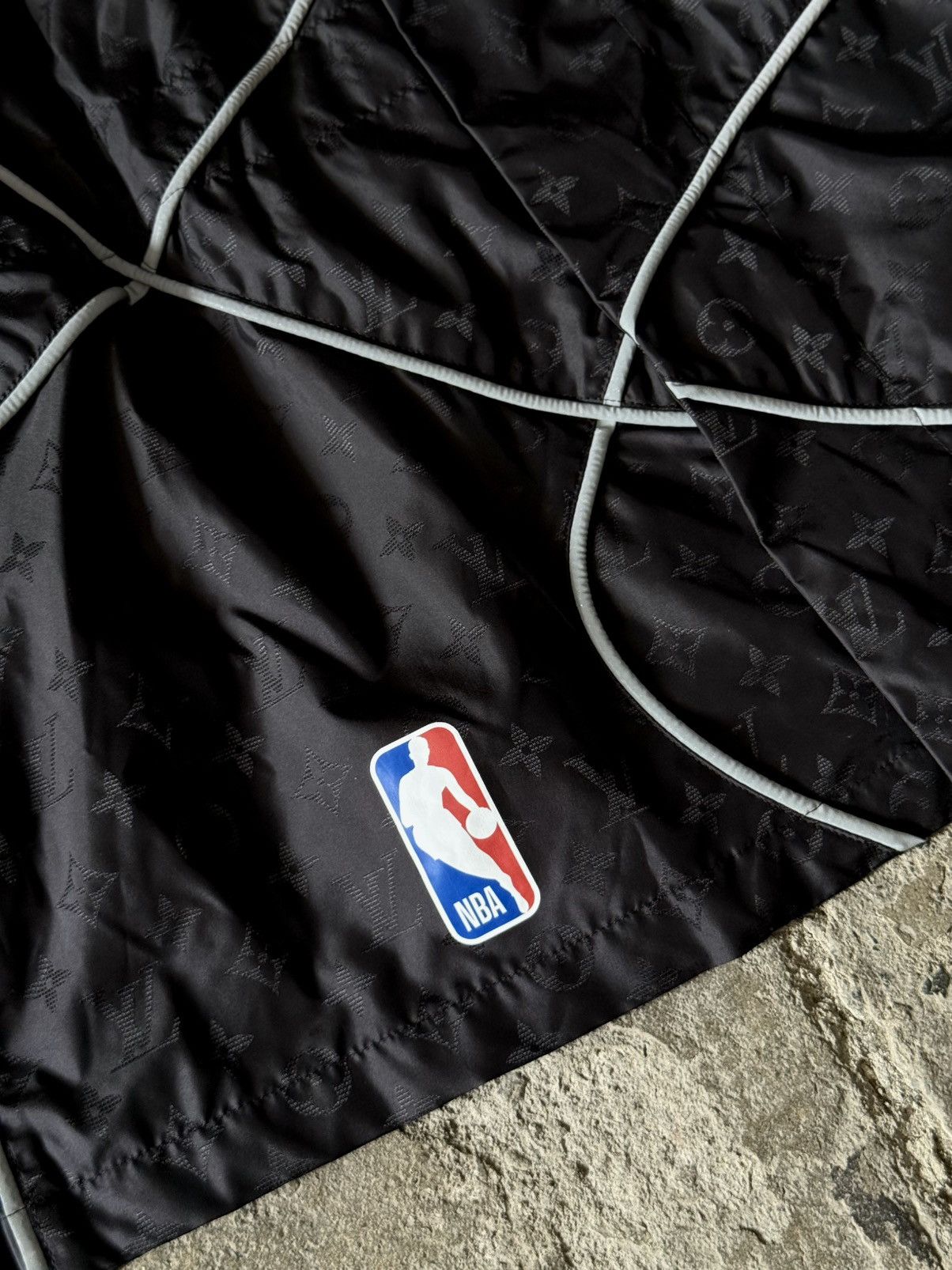 Louis Vuitton Louis Vuitton - Virgil Abloh - NBA - Parka Monogram Jacket Size US L / EU 52-54 / 3 - 3 Thumbnail