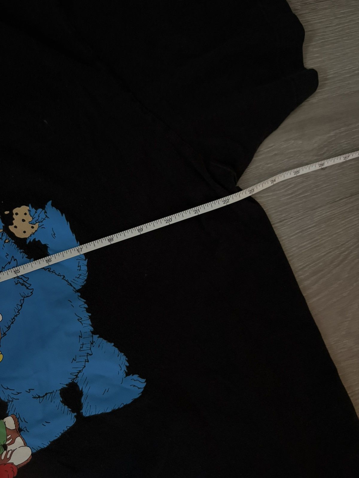 Kaws × Uniqlo Uniqlo Kaws Sesame Street Shirt Size US XL / EU 56 / 4 - 4 Thumbnail