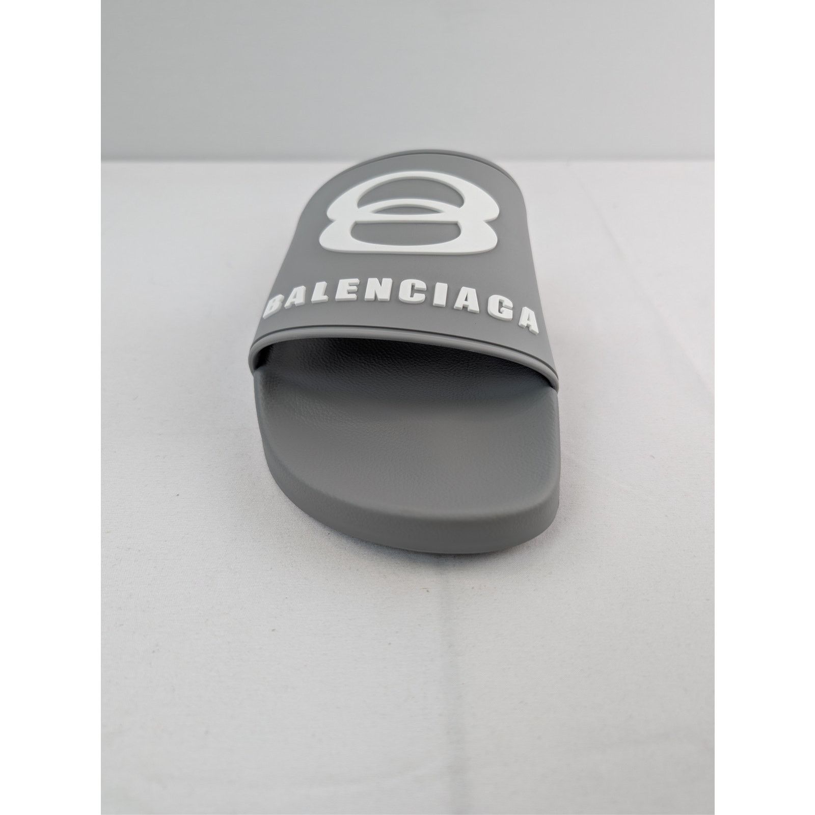 Balenciaga o1rshd1 Logo Pool Slides Slippers in Gray/White Size US 11 / EU 44 - 12 Thumbnail