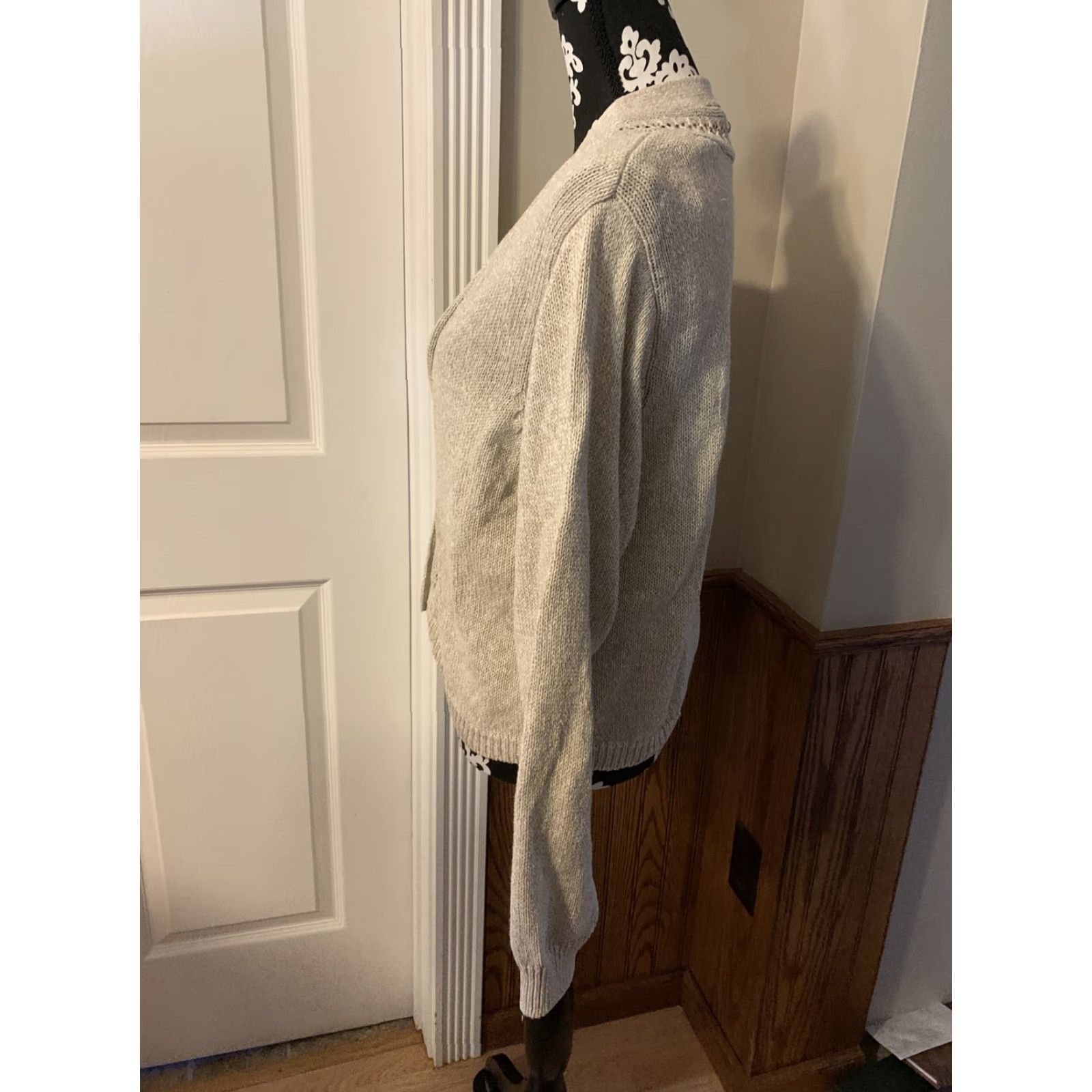 Vintage Womens Cardigan Sweater V-Neck Long Sleeve SZ S Beige Liz Caliborne Sport Size S / US 4 / IT 40 - 4 Thumbnail