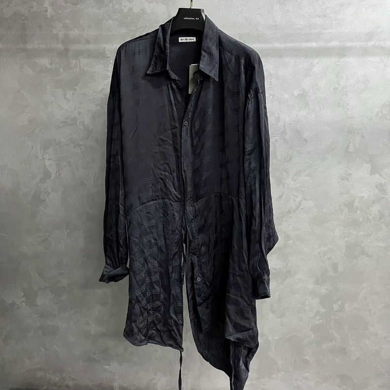 Balenciaga Balenciaga size 38 Black Full Print Logo Shirt Style Long Size M / US 6-8 / IT 42-44 - 1 Thumbnail
