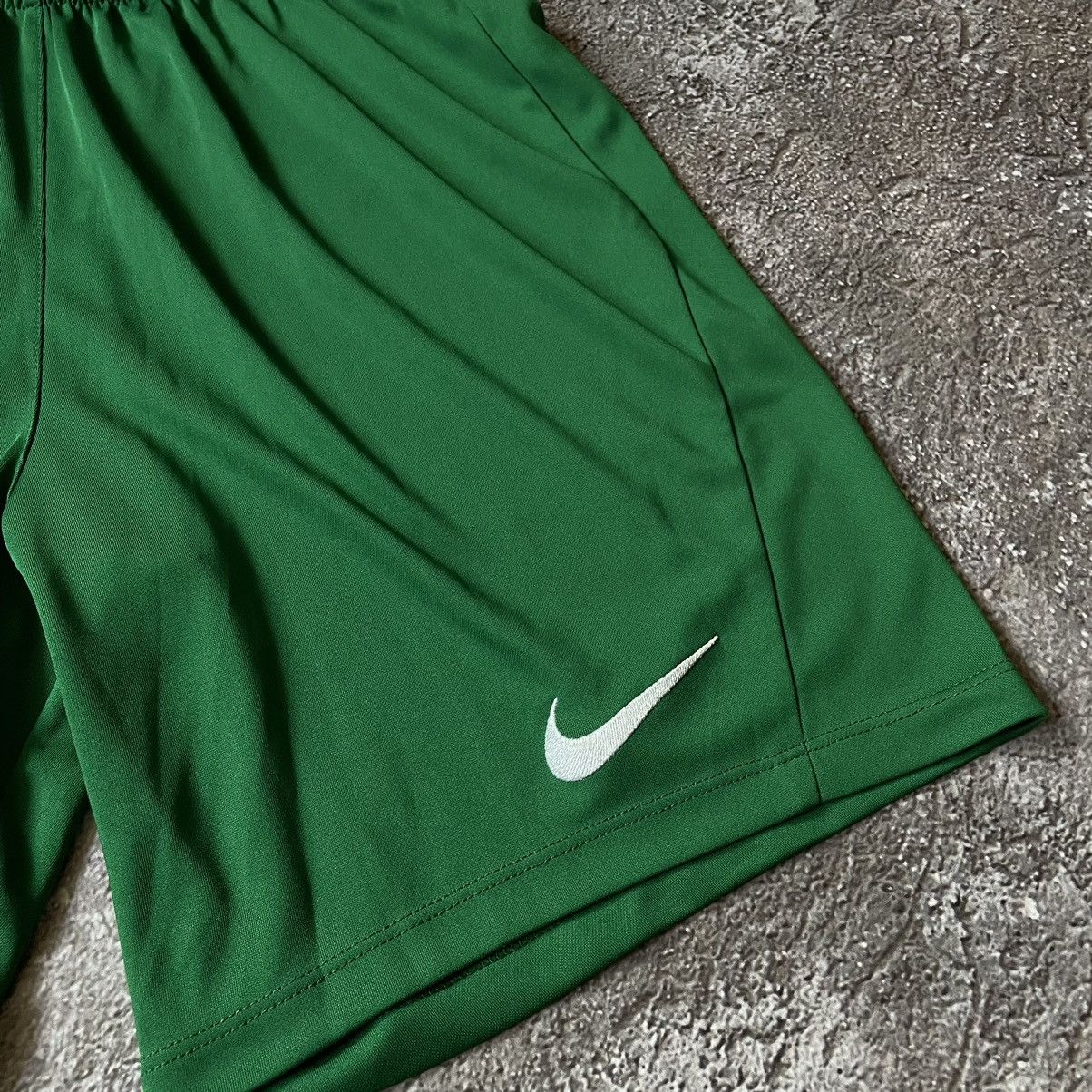 Nike Vintage Y2K Nike Short Logo Sportwear Casual Buymypiece 90s Size US 30 / EU 46 - 4 Thumbnail