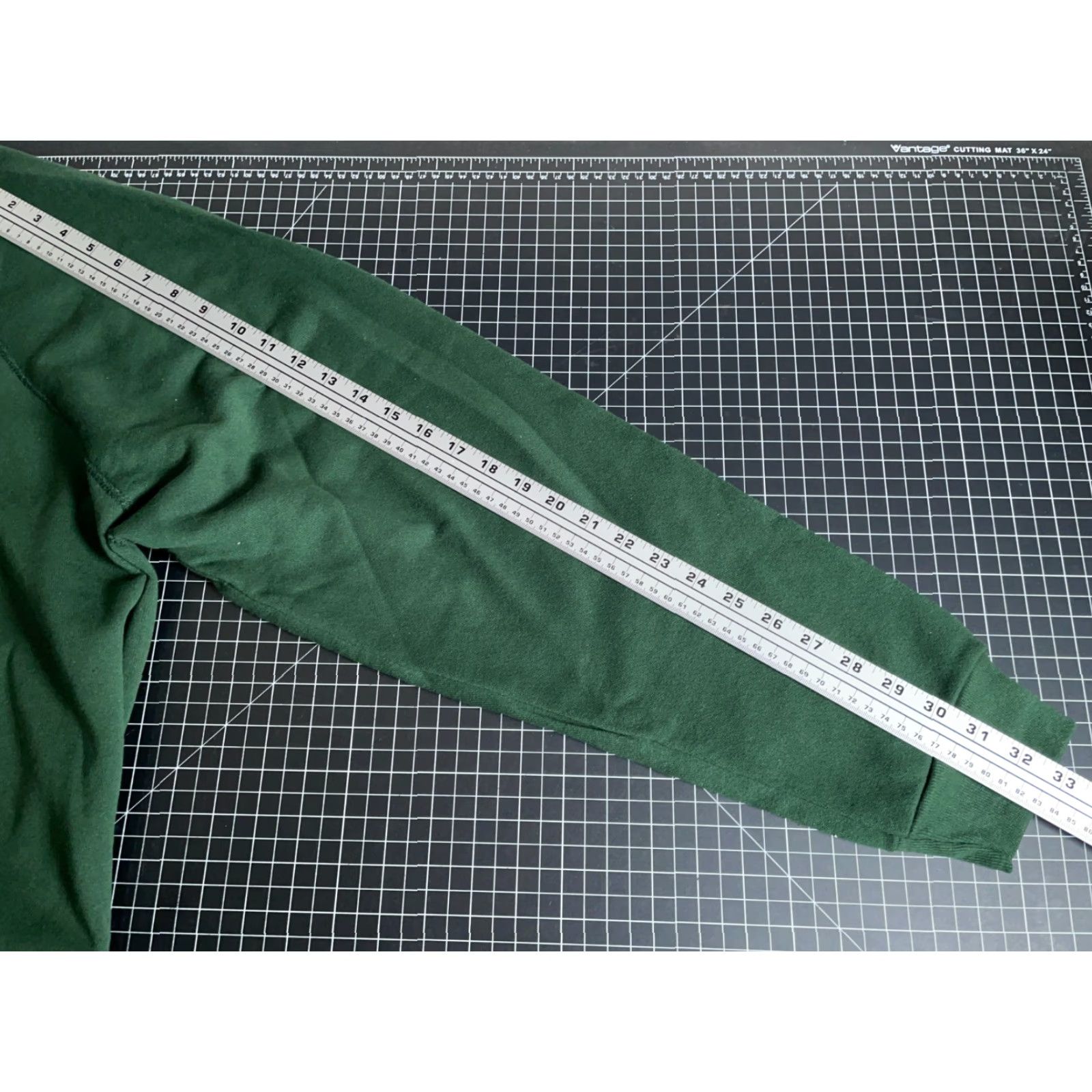 Tultex VINTAGE Tultex Sweatshirt Men’s XL Large Green Raglan Sleeves Solid Blank 90s Retro Crew Neck Pullover Adults Regular Size US L / EU 52-54 / 3 - 7 Thumbnail