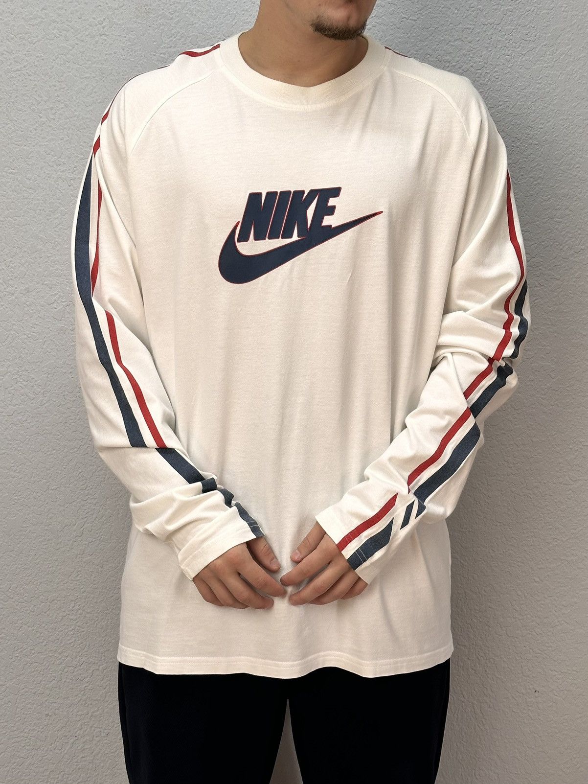 Nike Nike white longsleeve red stripe Y2K sportswear style Size US XL / EU 56 / 4 - 1 Thumbnail