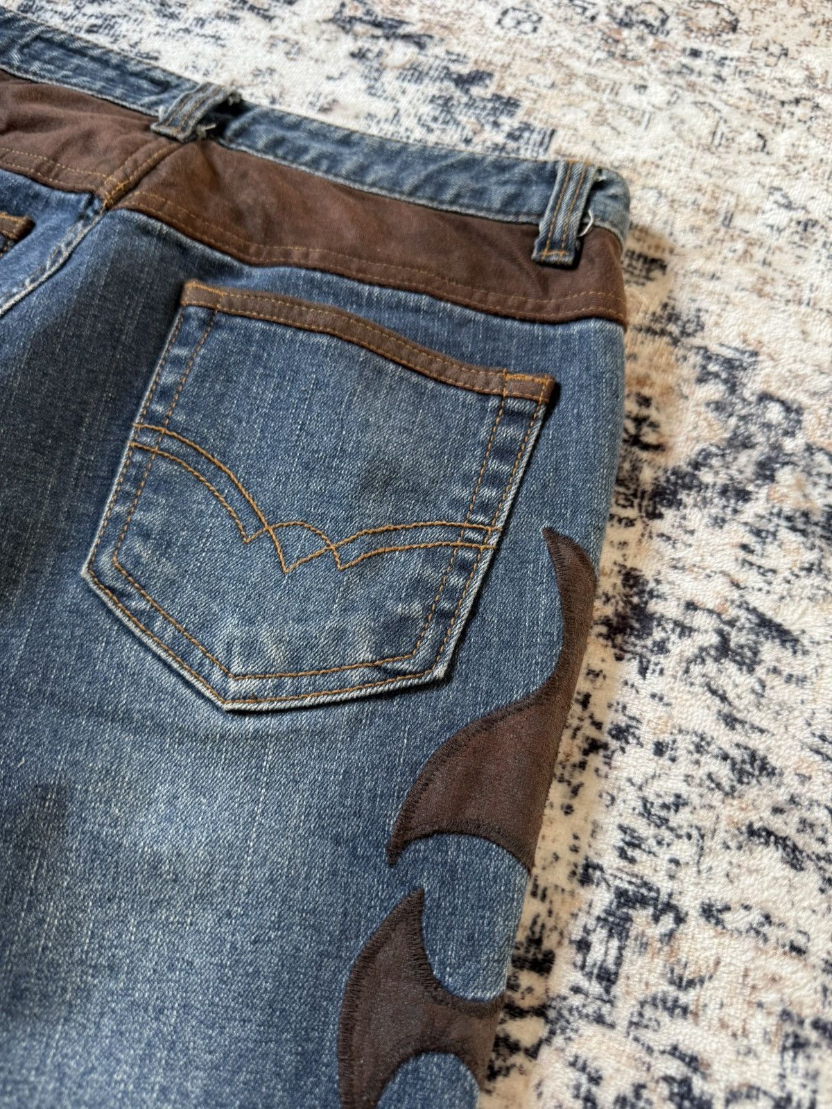 Le Grande Bleu (L.G.B.) Blue Jam Embroidered Tribal Flared Jeans Size US 26 / EU 42 - 14 Thumbnail