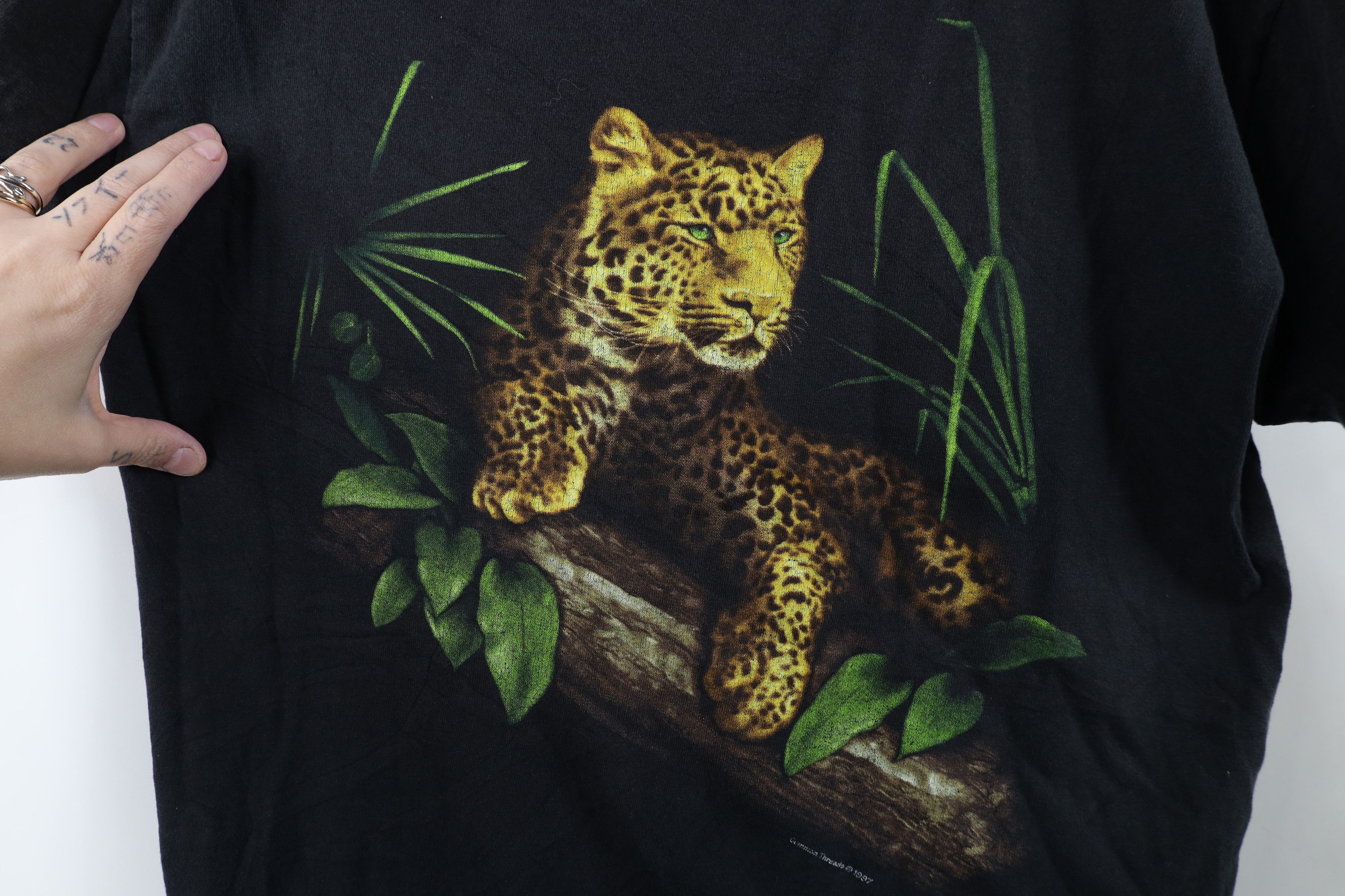 Vintage Vintage 90s Streetwear Big Cat Leopard Cheetah T-Shirt Black Size US M / EU 48-50 / 2 - 4 Thumbnail