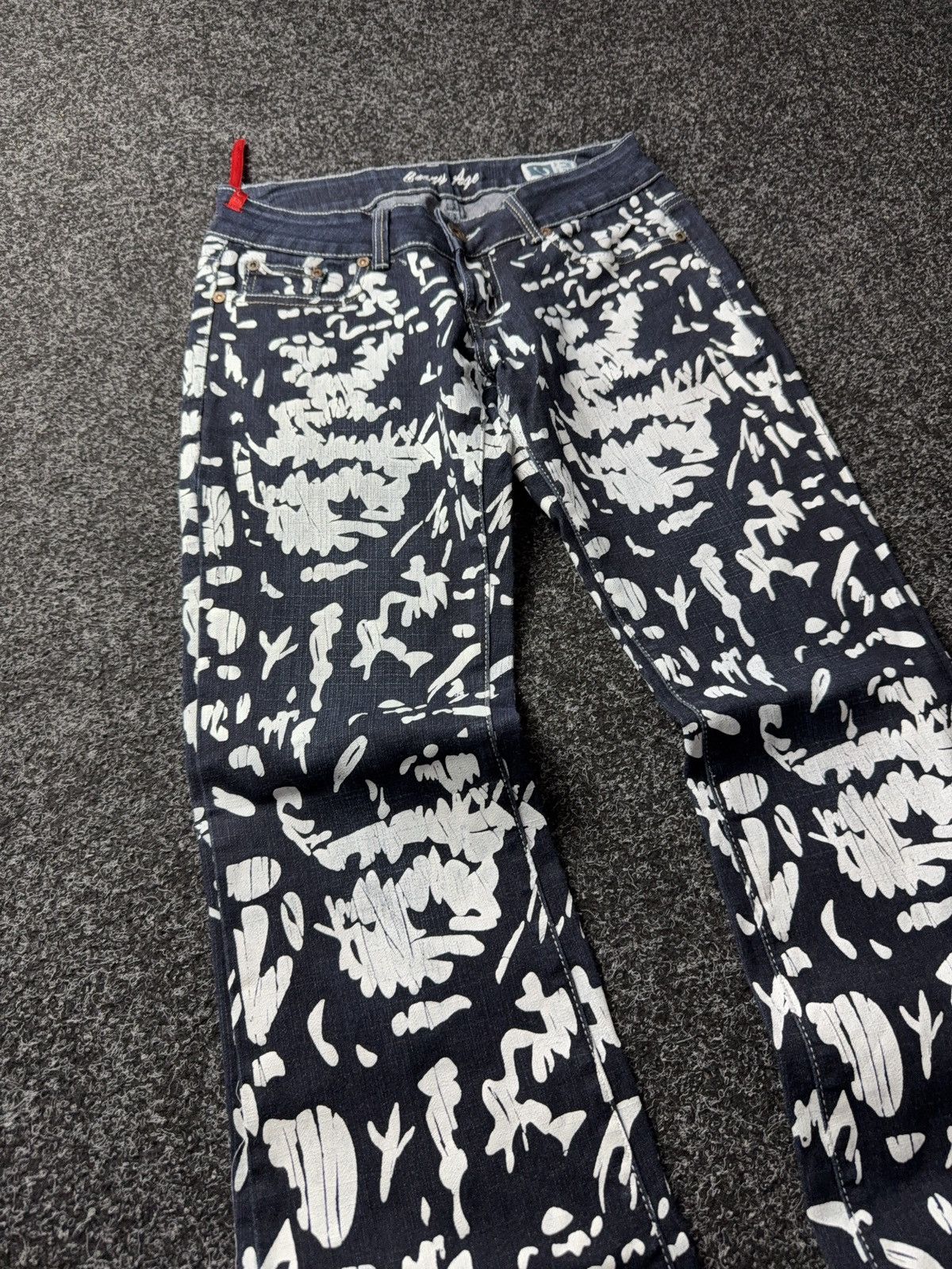 Japanese Brand Avant Garde 00s Crazy Age Graphic Flared Jeans Y2K Pattern Size 28" / US 6 / IT 42 - 6 Thumbnail
