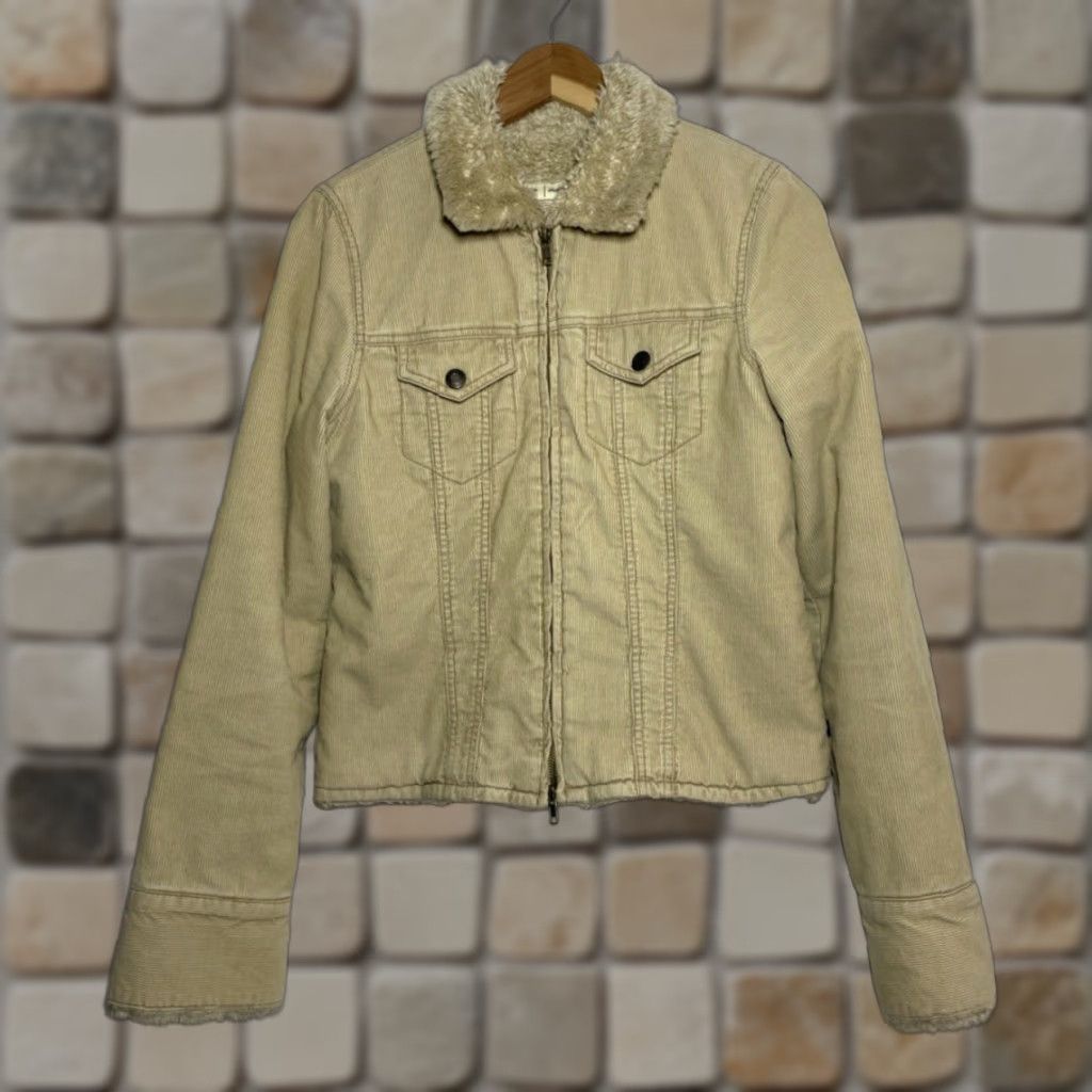 Abercrombie & Fitch Abercrombie & Fitch Women's Vintage Corduroy Trucker Jacket SZ M Beige Long Sleeve Zip Jacket Size M / US 6-8 / IT 42-44 - 1 Thumbnail